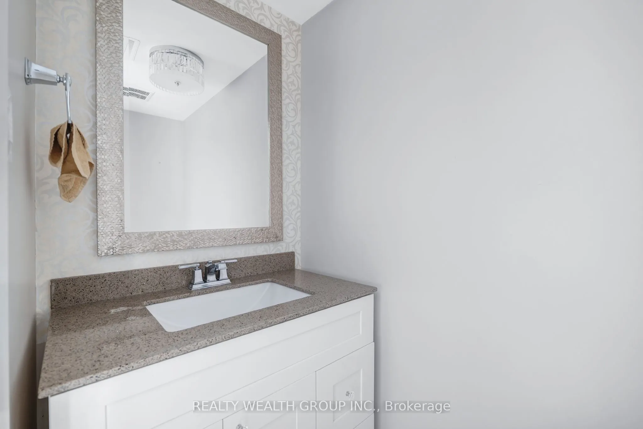 5 Poplar Crescent W, #103