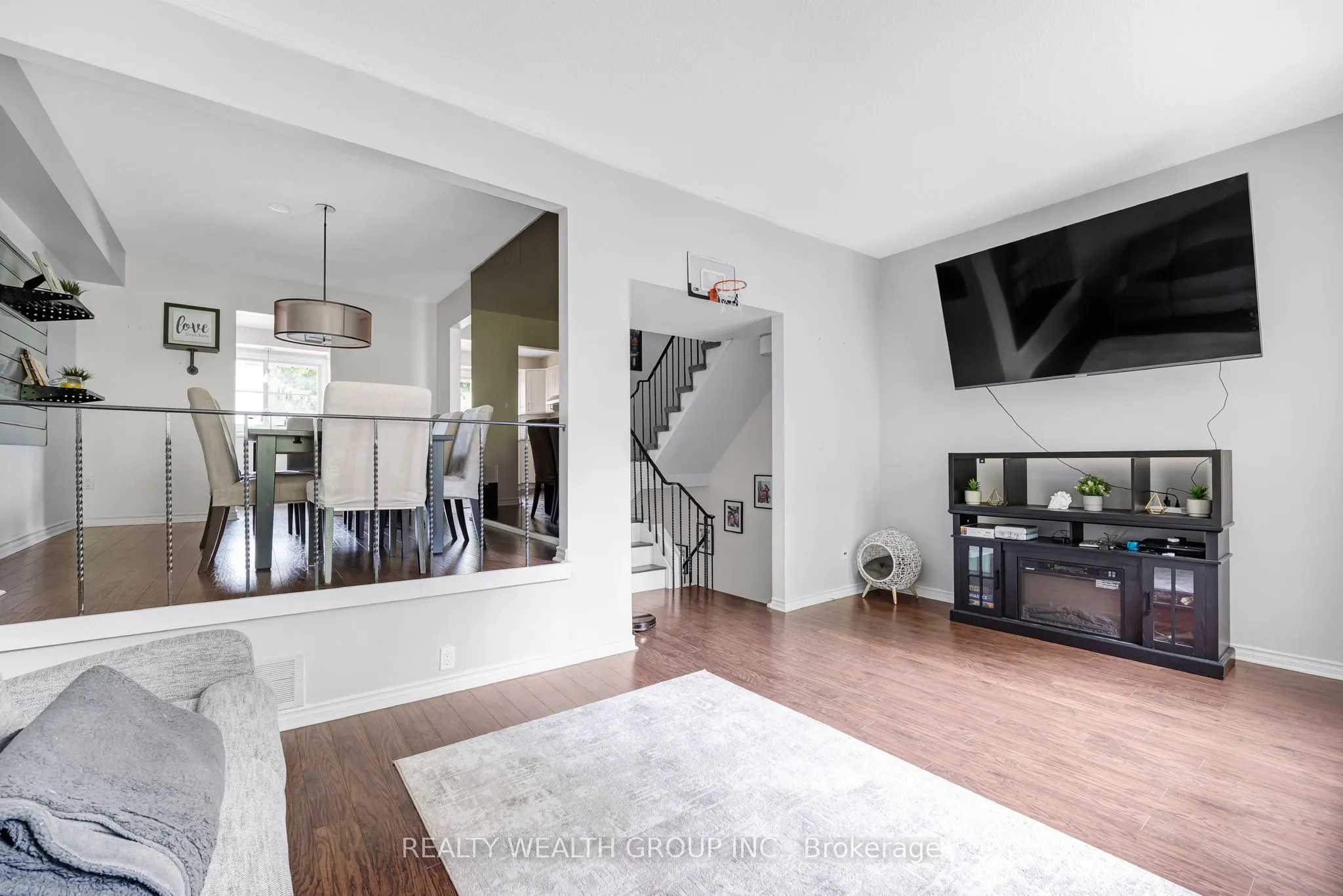 5 Poplar Crescent W, #103