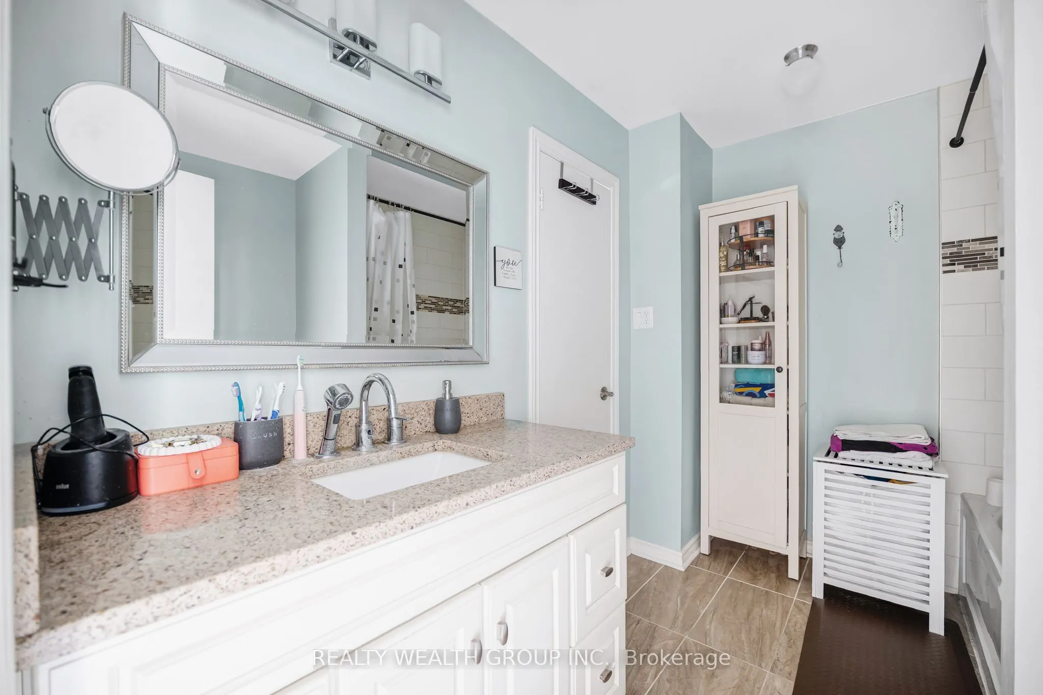 5 Poplar Crescent W, #103