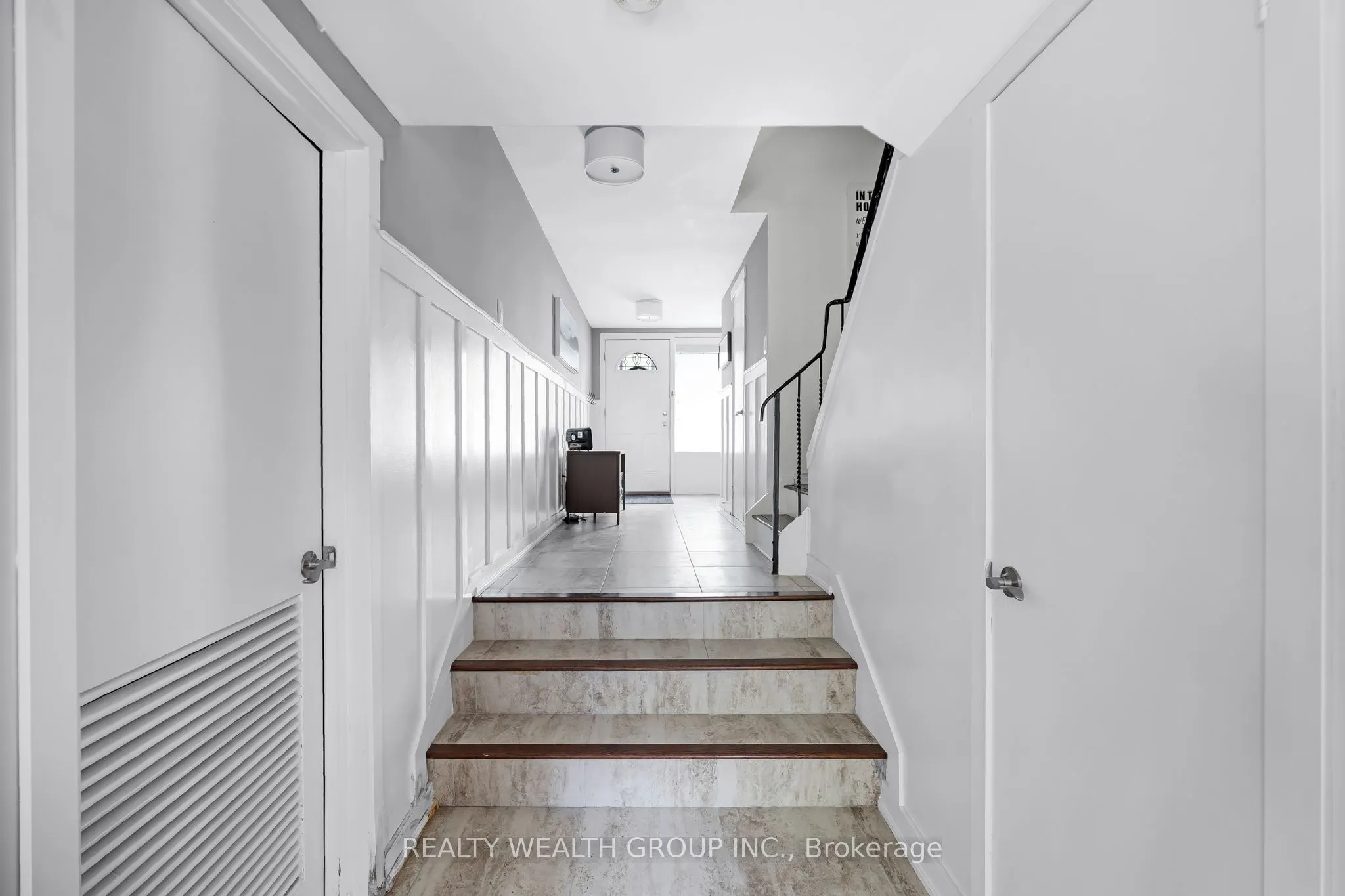 5 Poplar Crescent W, #103