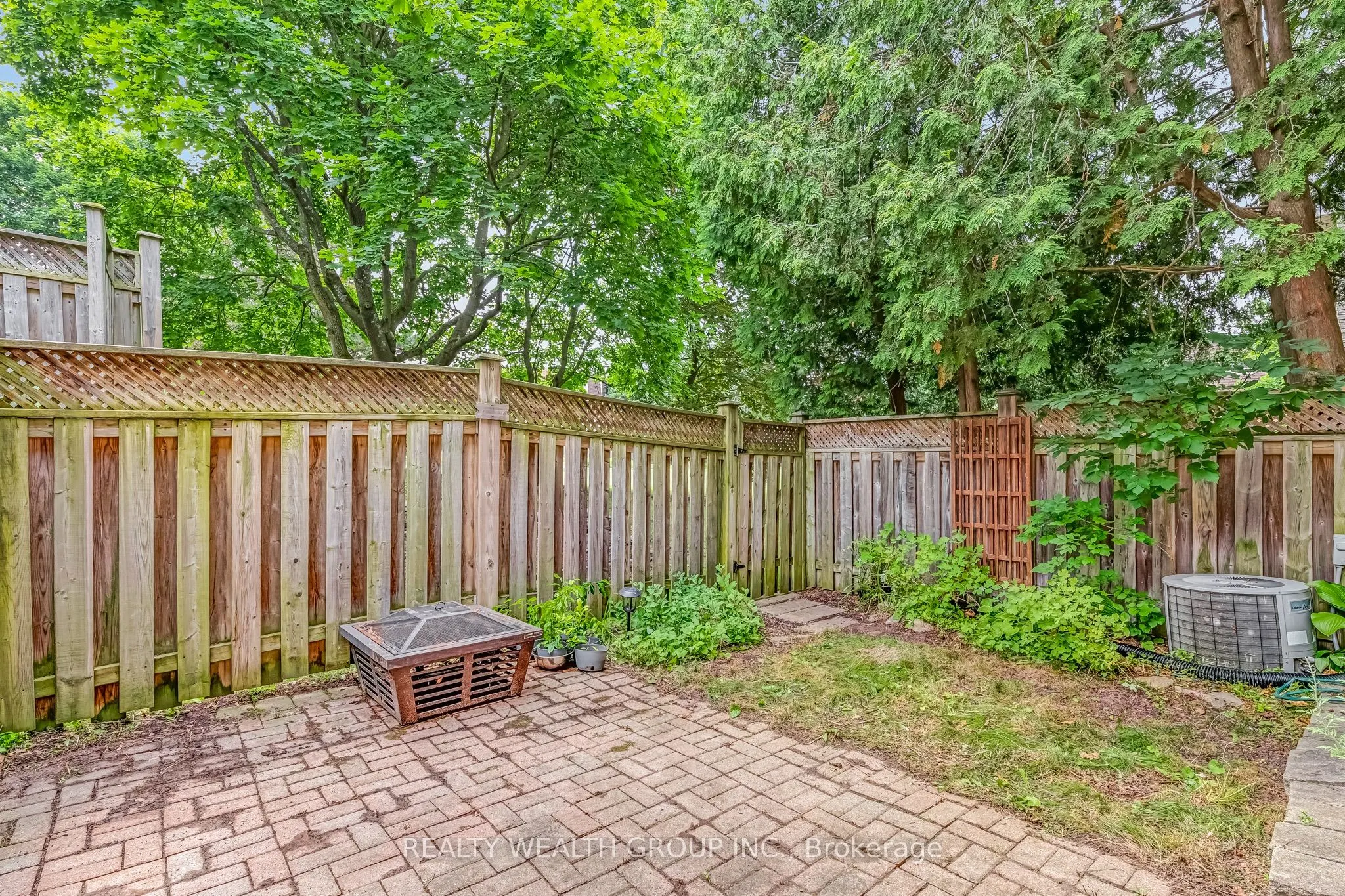 5 Poplar Crescent W, #103