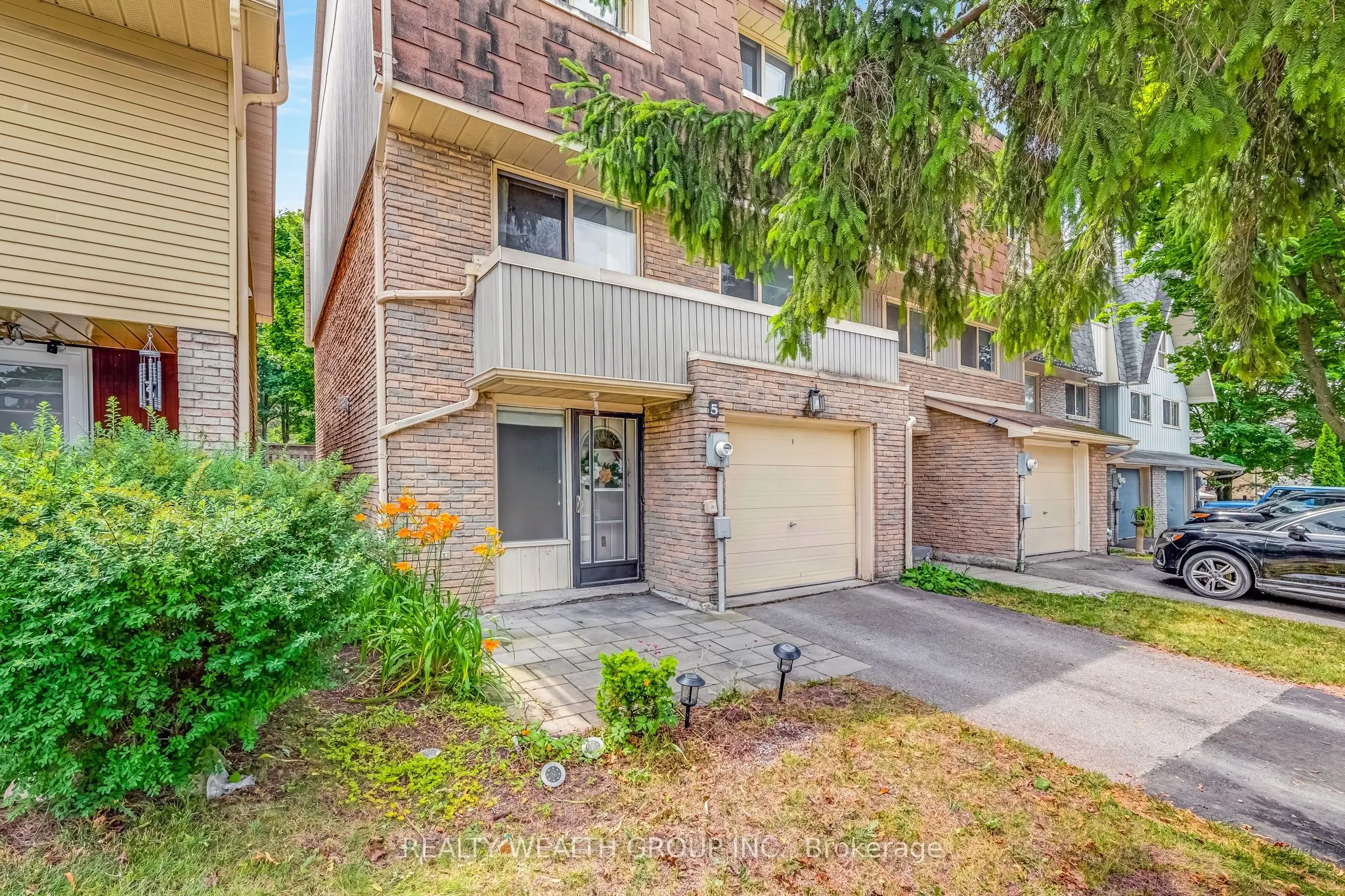 5 Poplar Crescent W, #103
