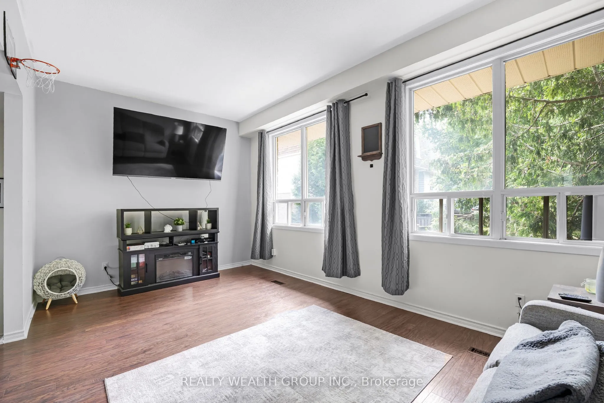 5 Poplar Crescent W, #103