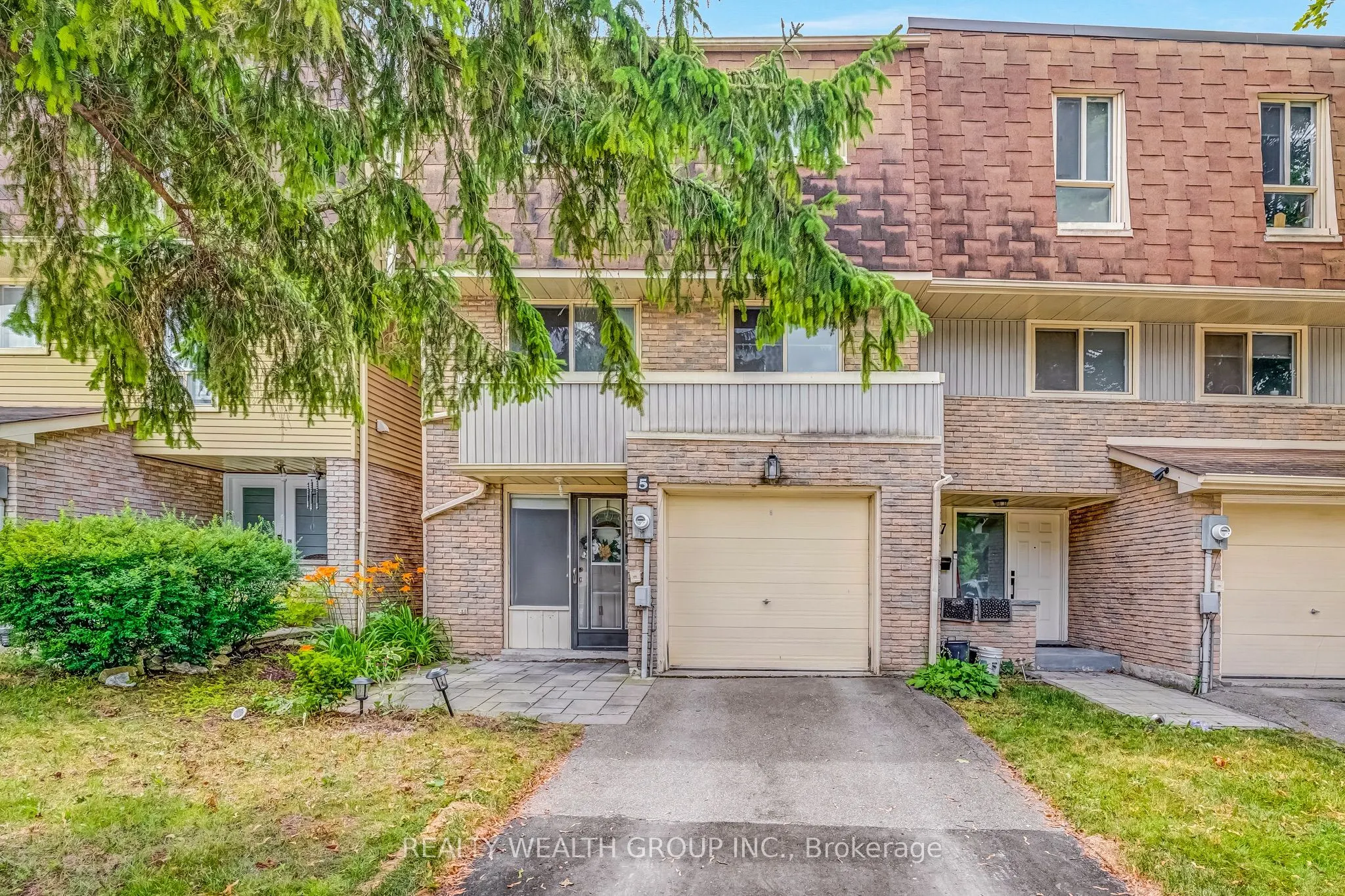 5 Poplar Crescent W, #103