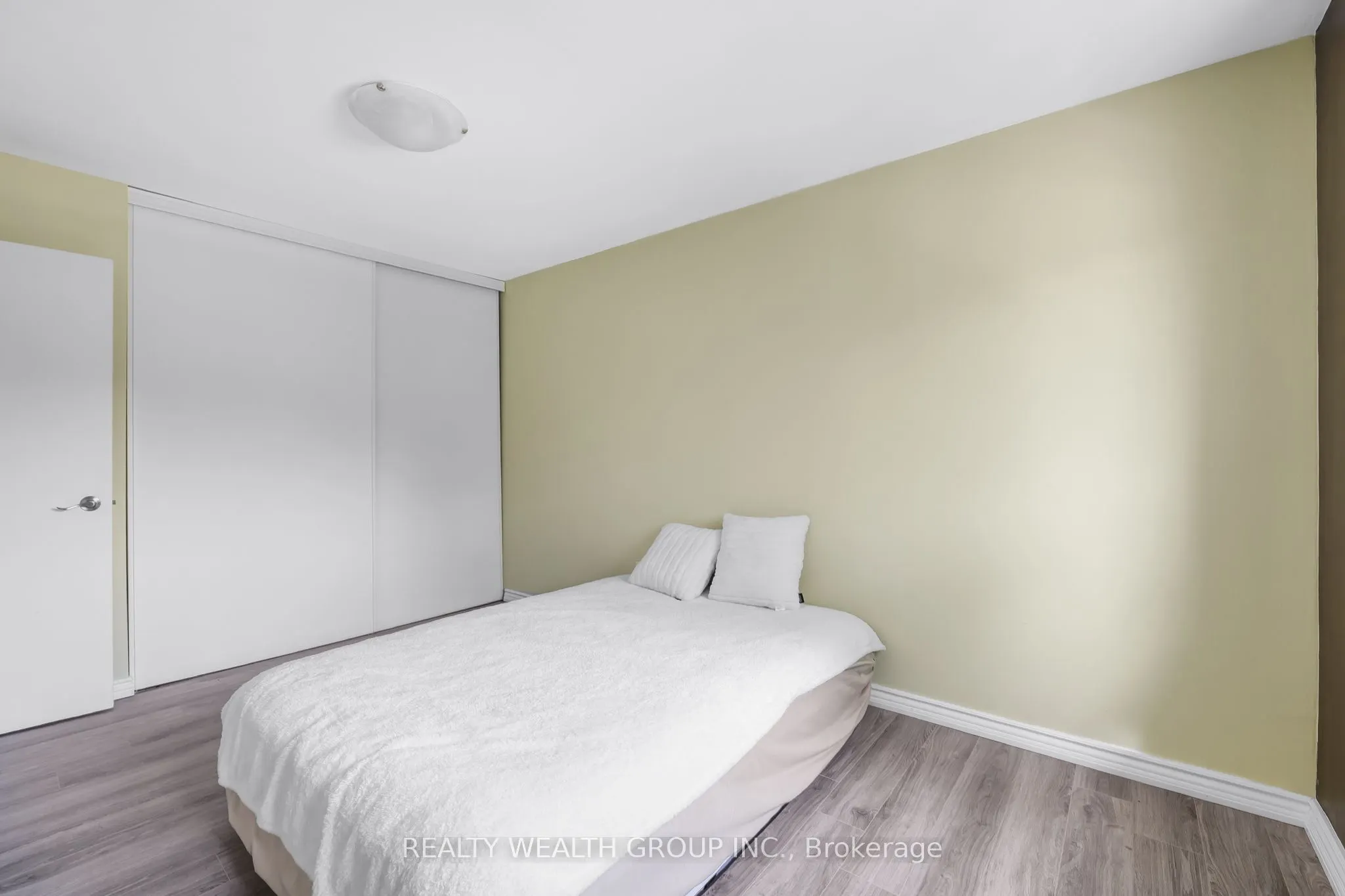 5 Poplar Crescent W, #103
