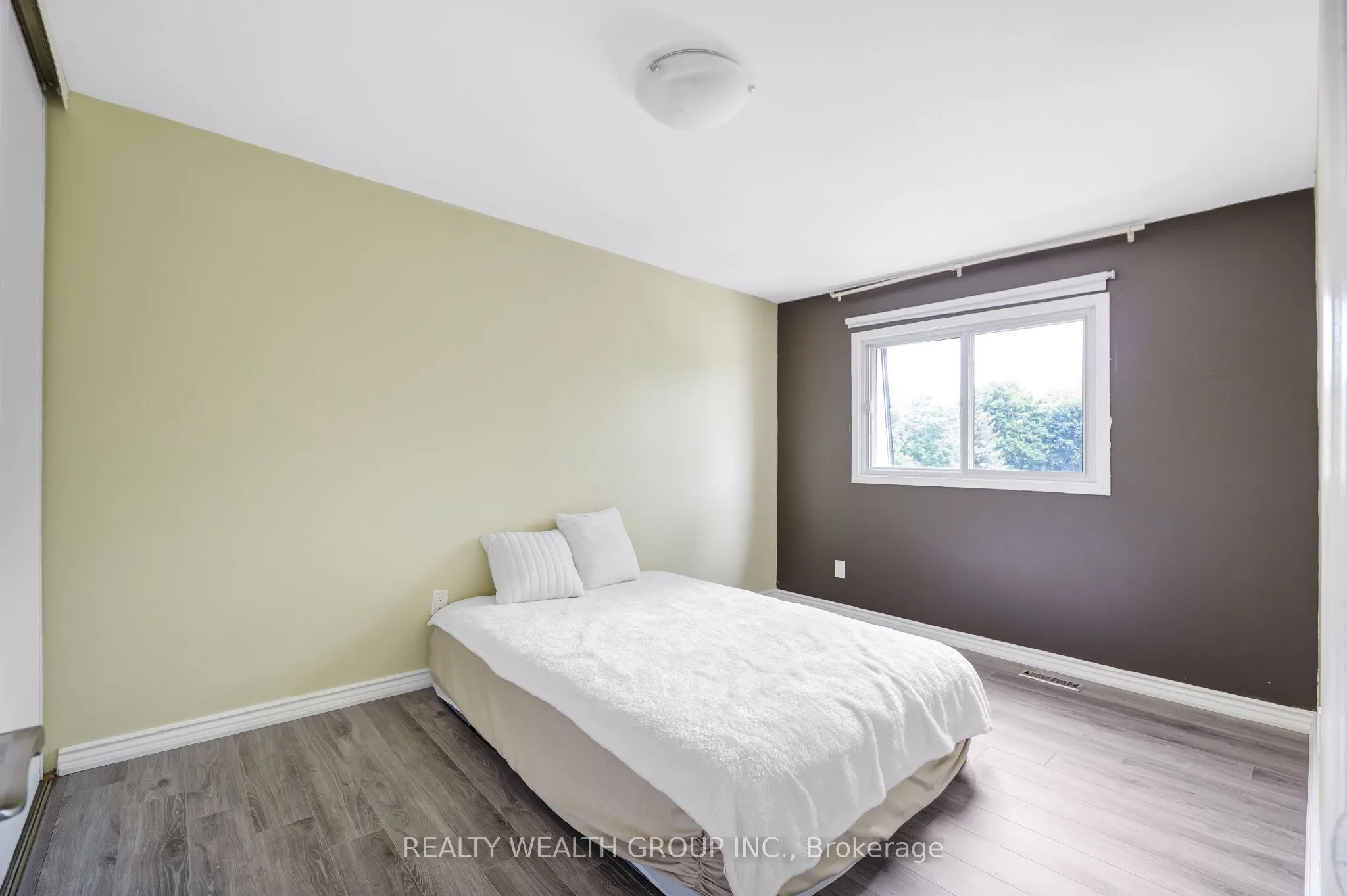 5 Poplar Crescent W, #103