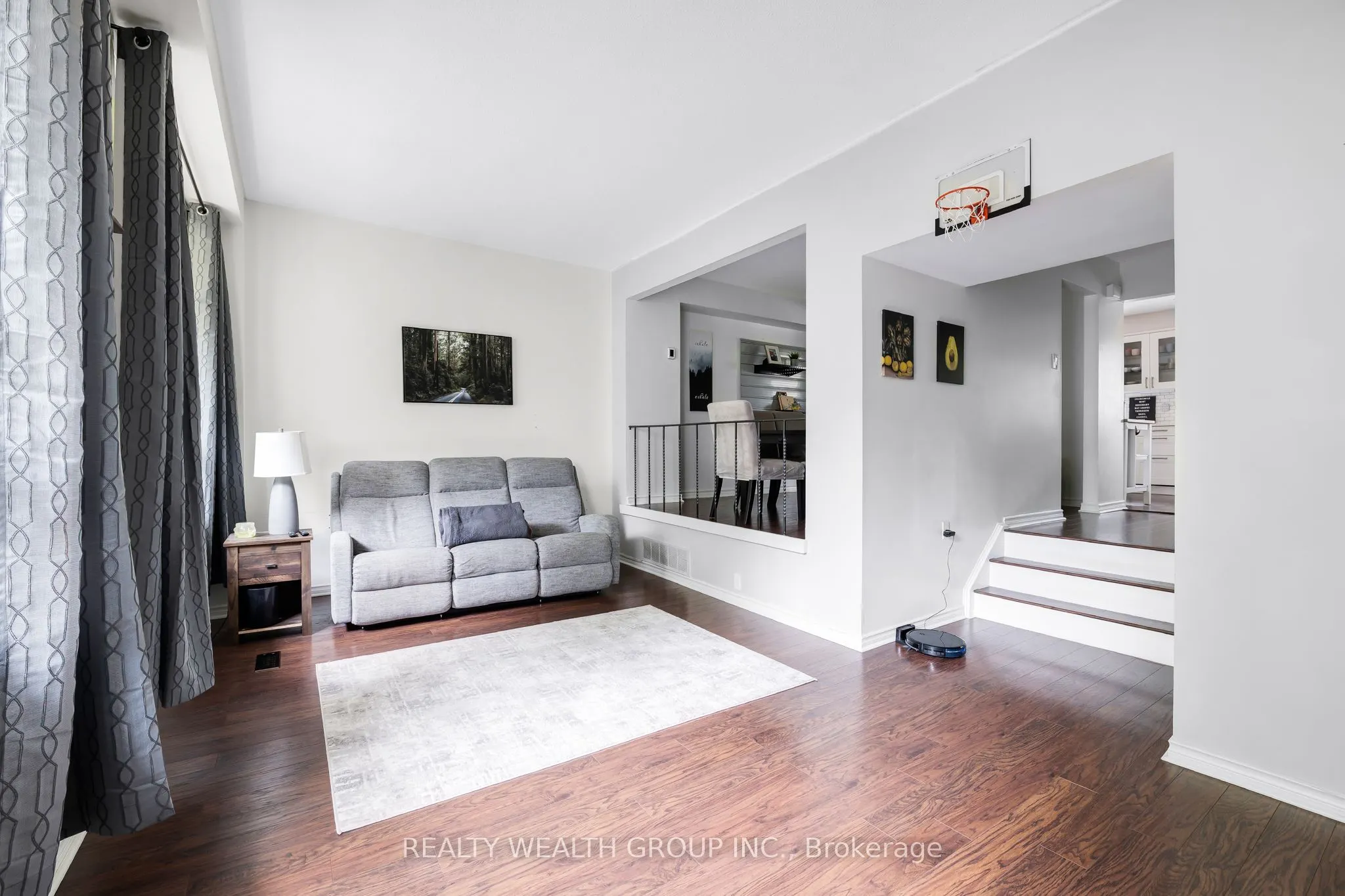 5 Poplar Crescent W, #103