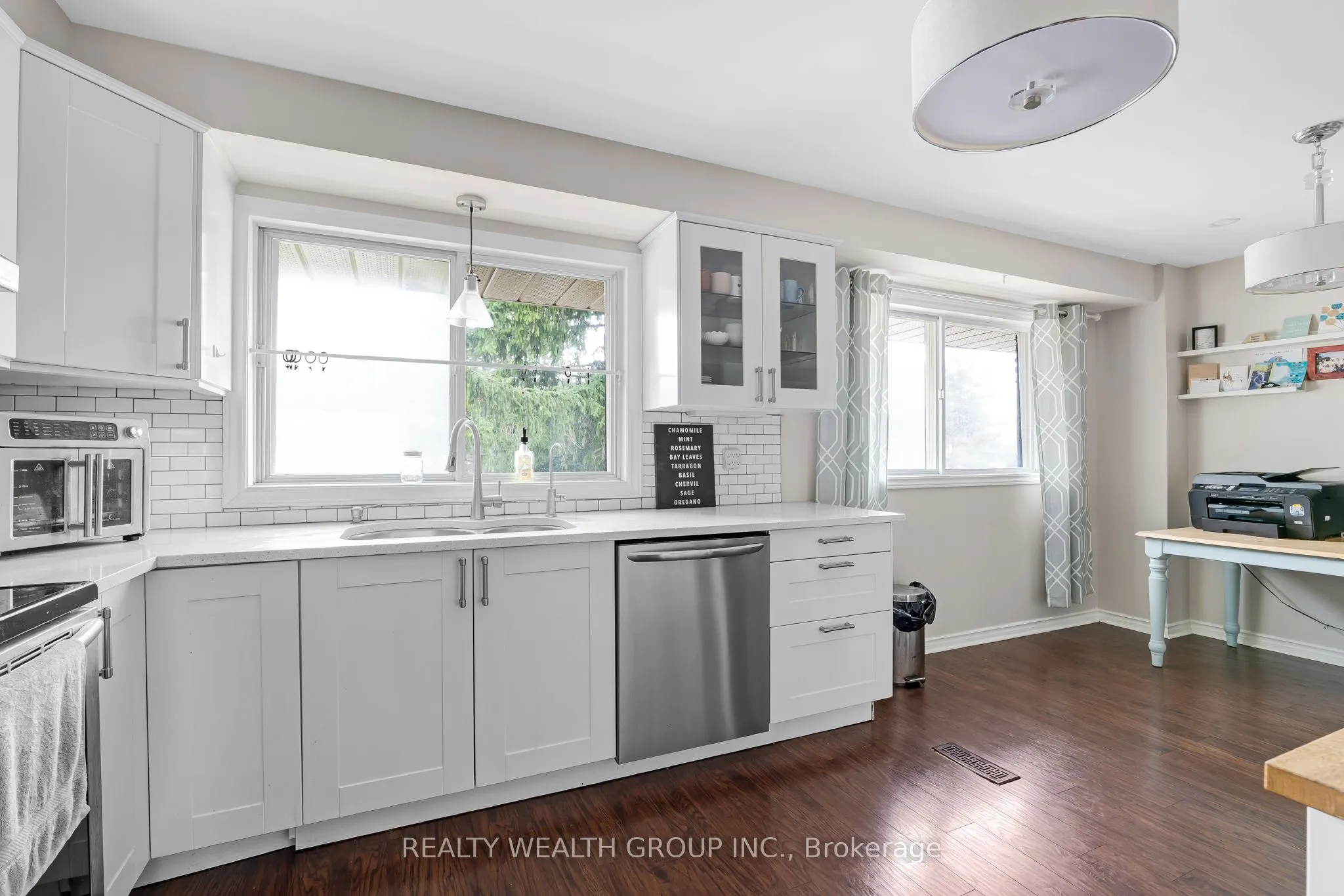 5 Poplar Crescent W, #103