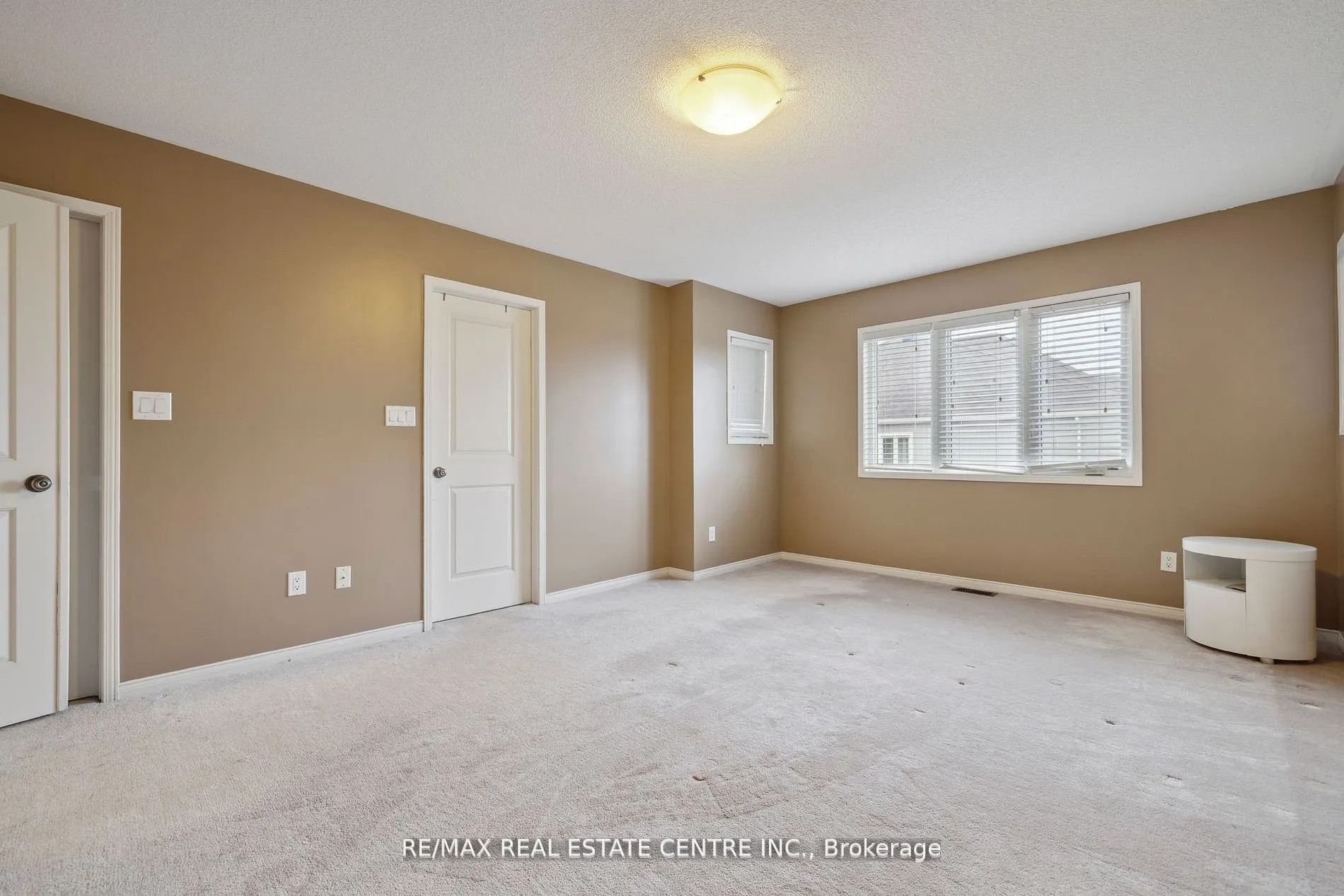 17 Treetops Boulevard