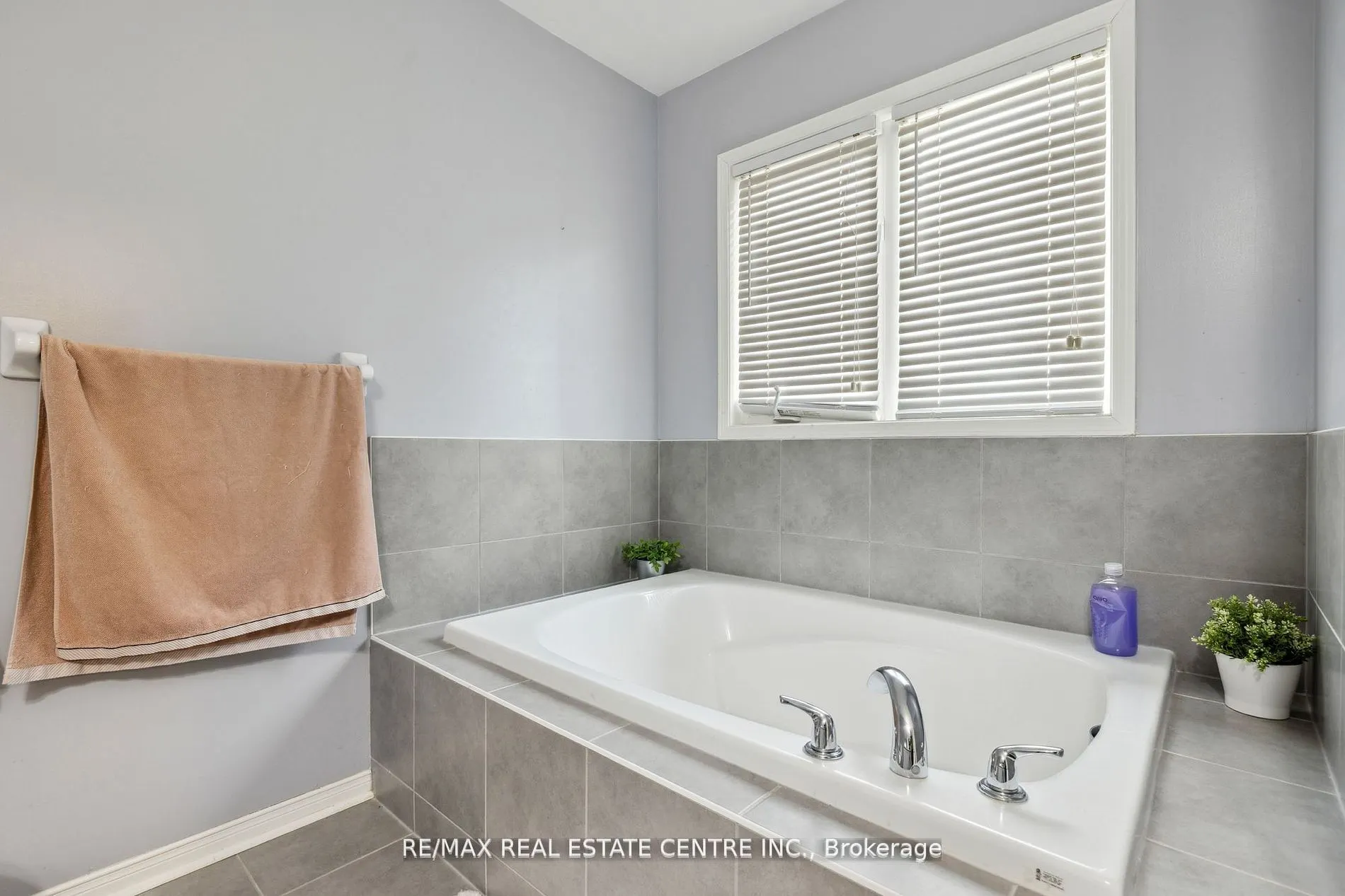 17 Treetops Boulevard