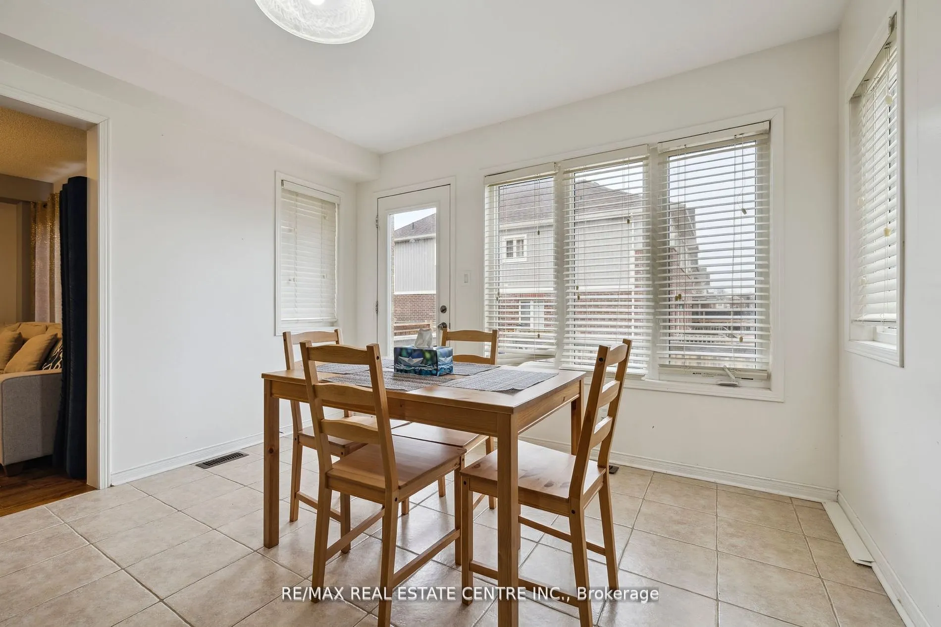 17 Treetops Boulevard