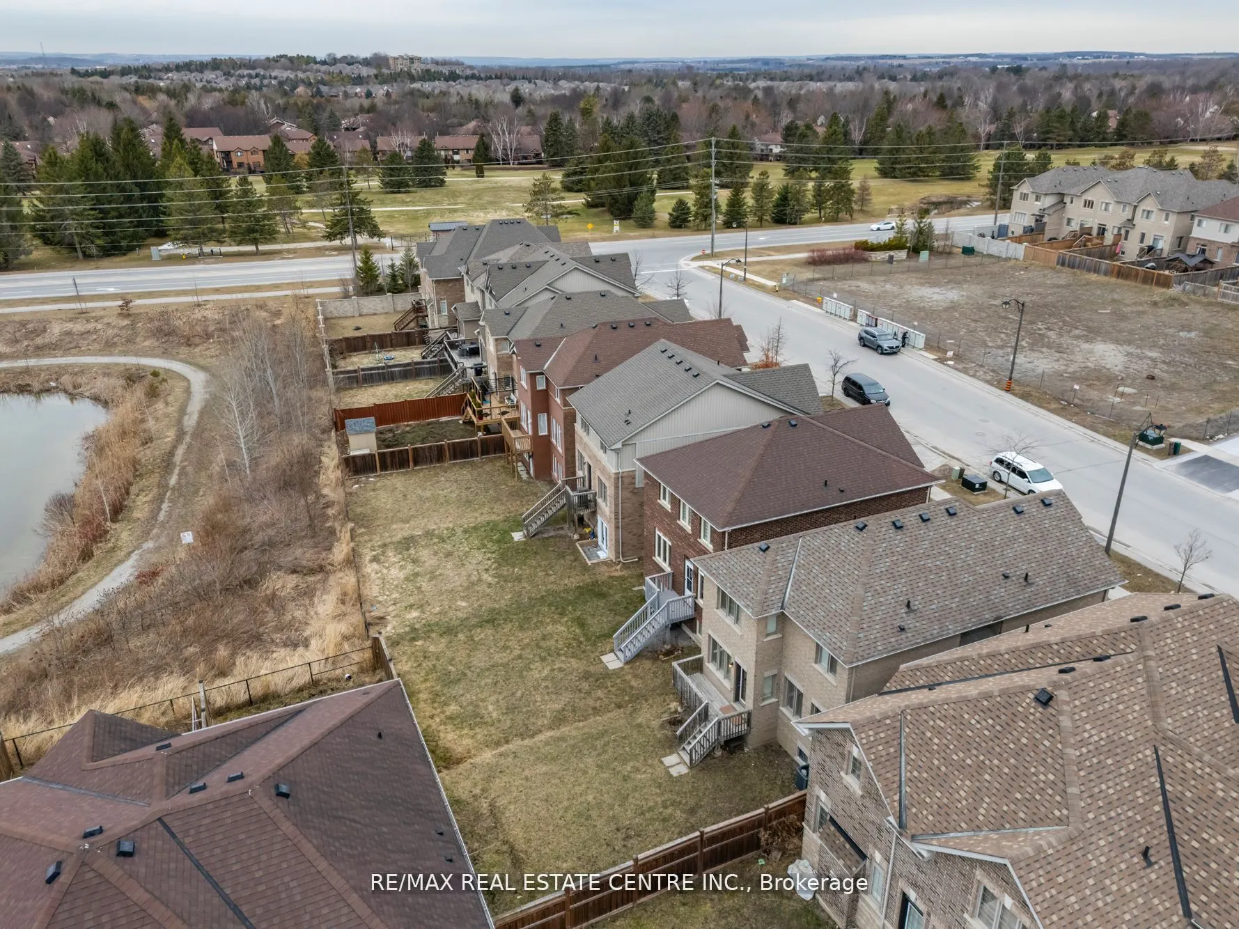17 Treetops Boulevard
