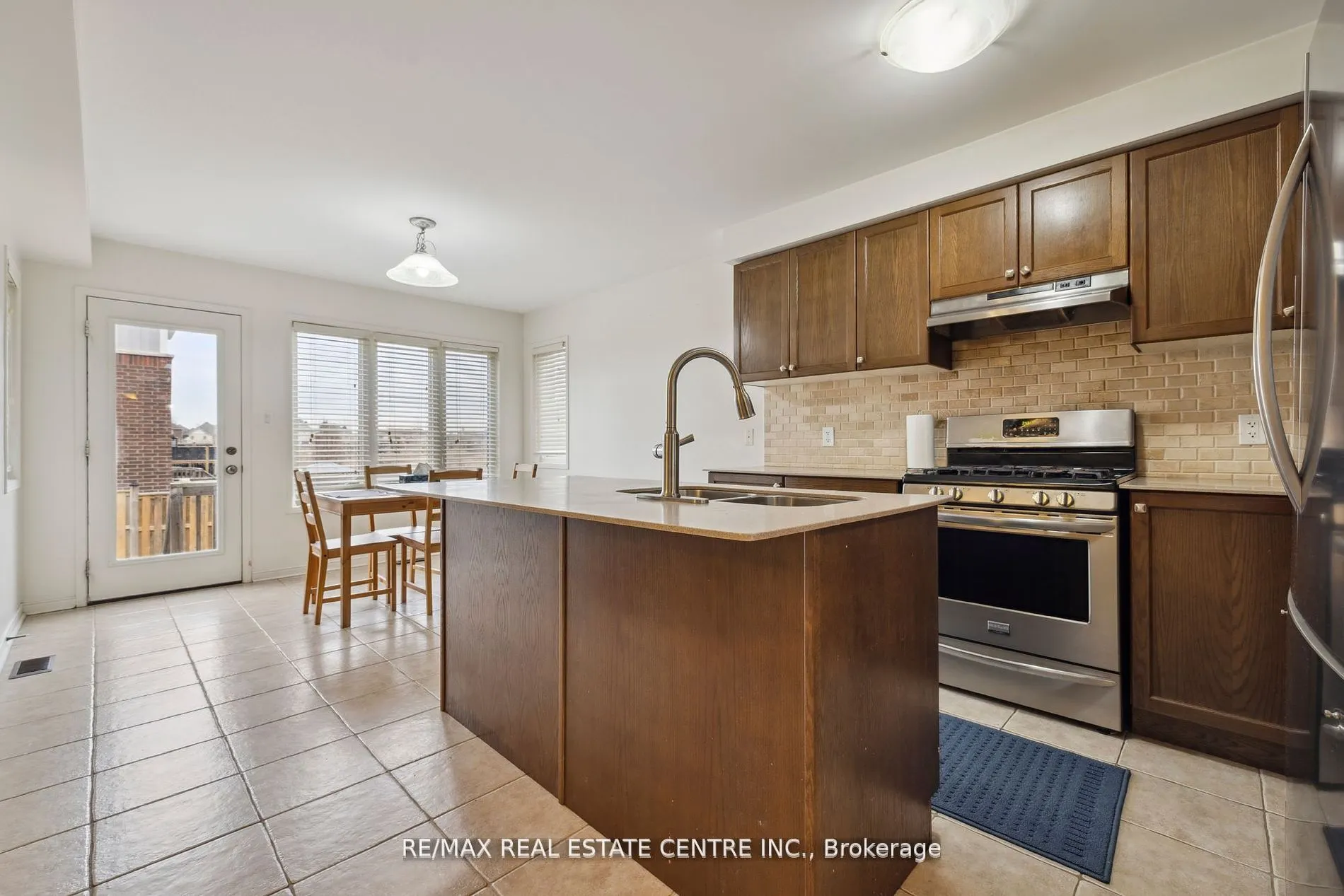 17 Treetops Boulevard