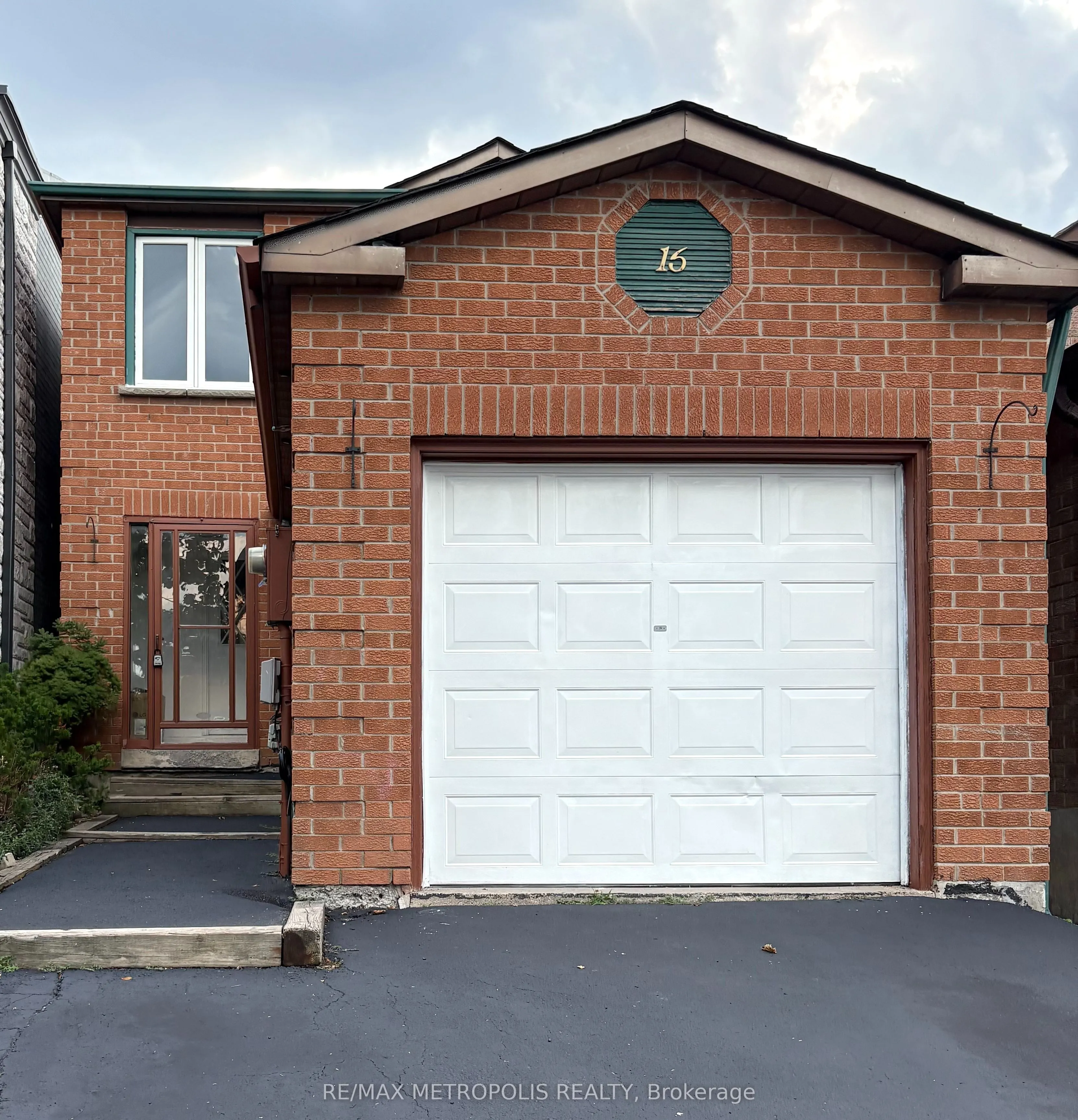 16 Tinti Place