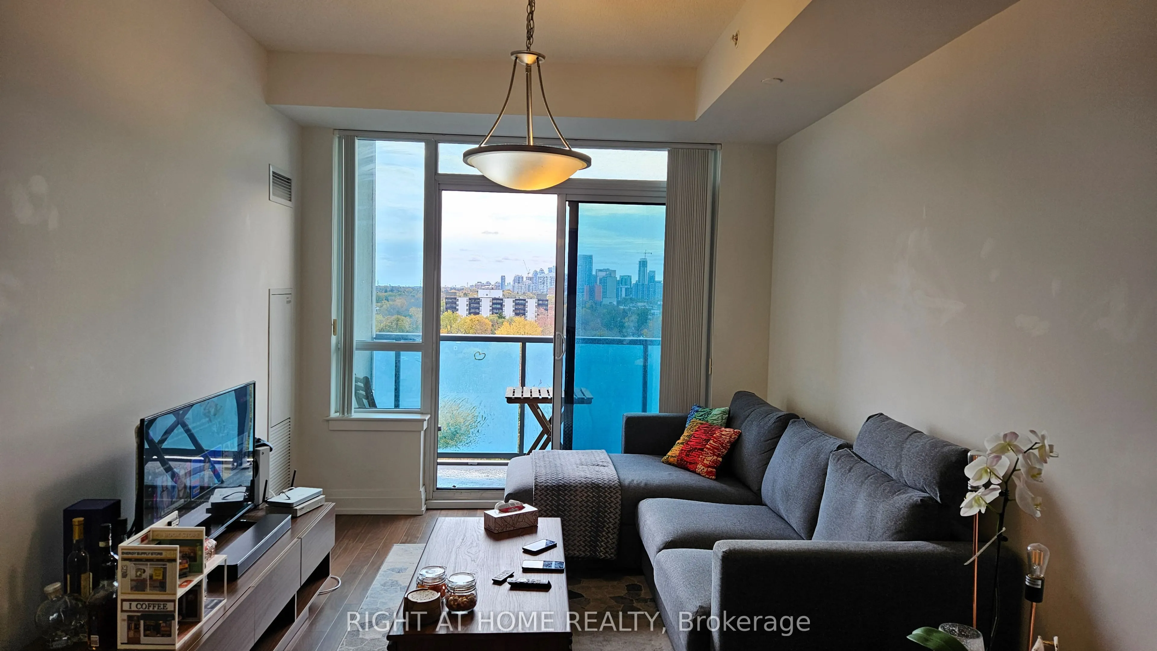 7167 Yonge Street, #1007
