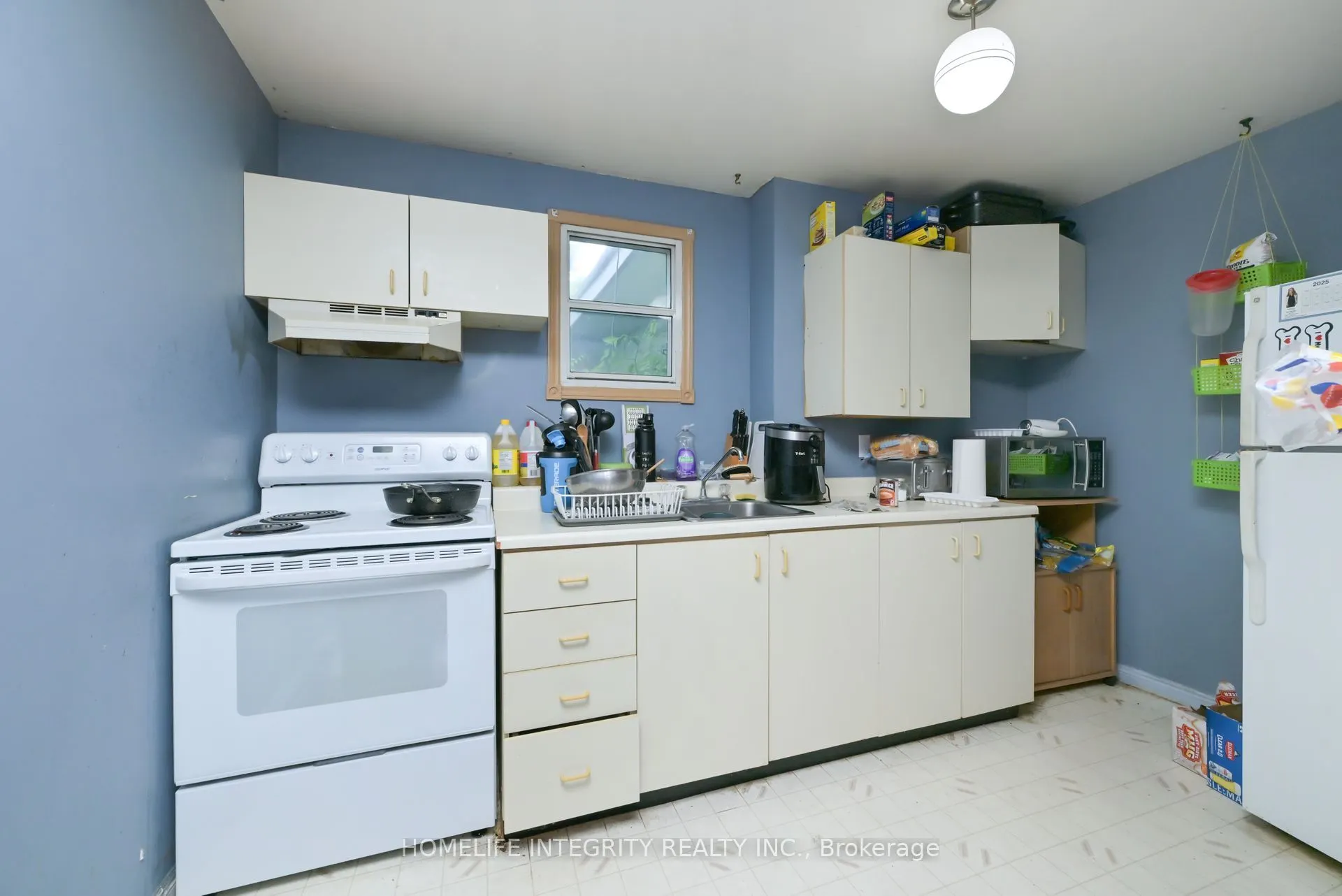 254 Centre Street E