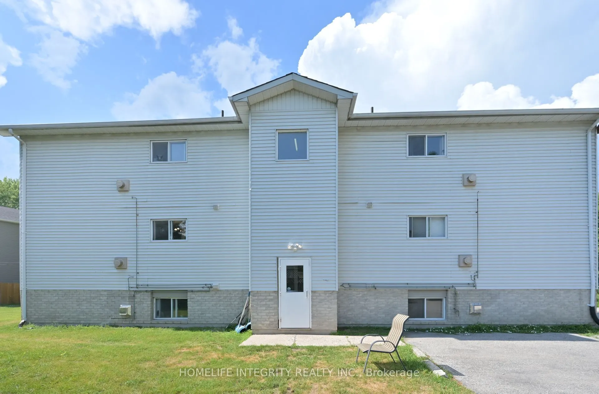 254 Centre Street E