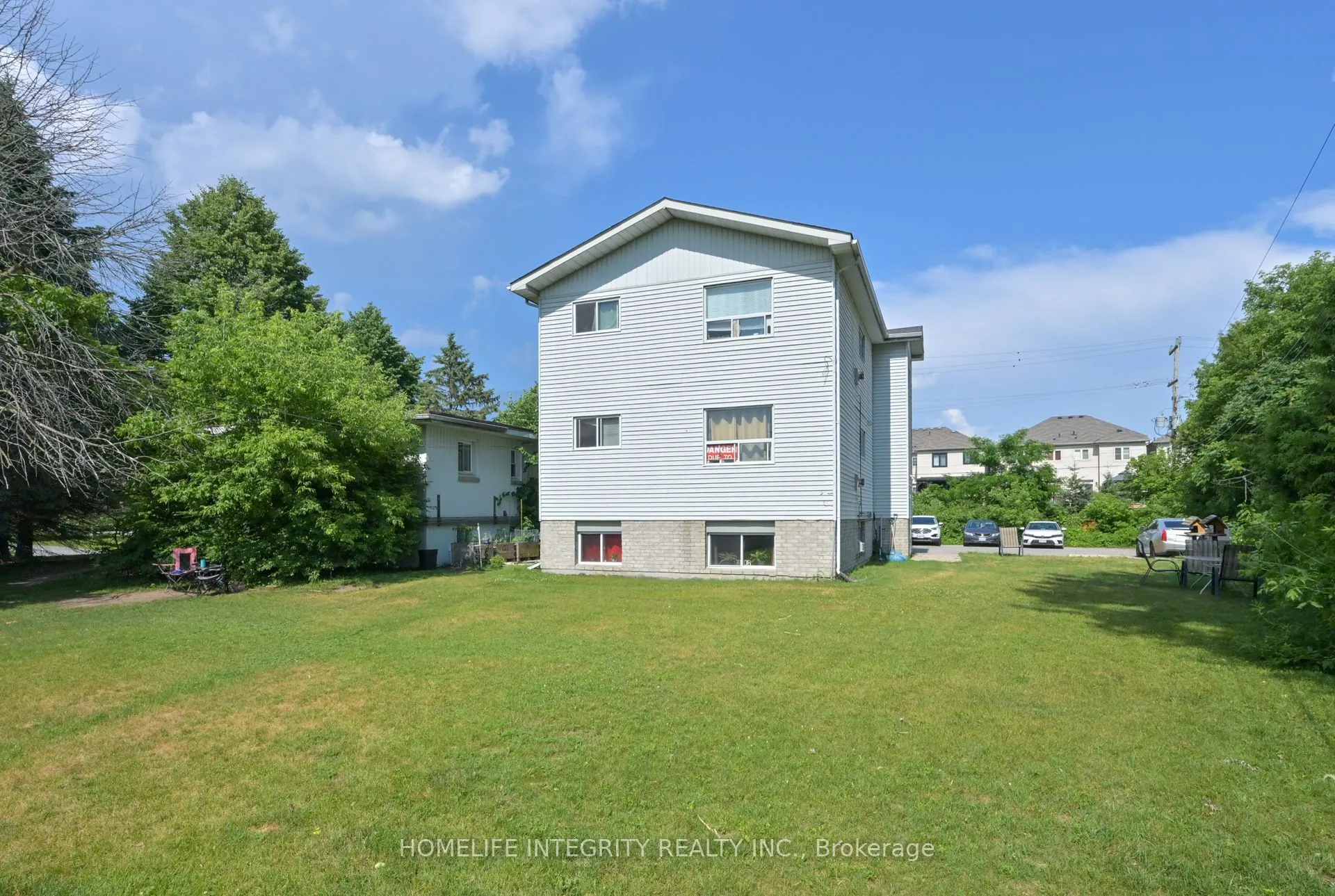 254 Centre Street E