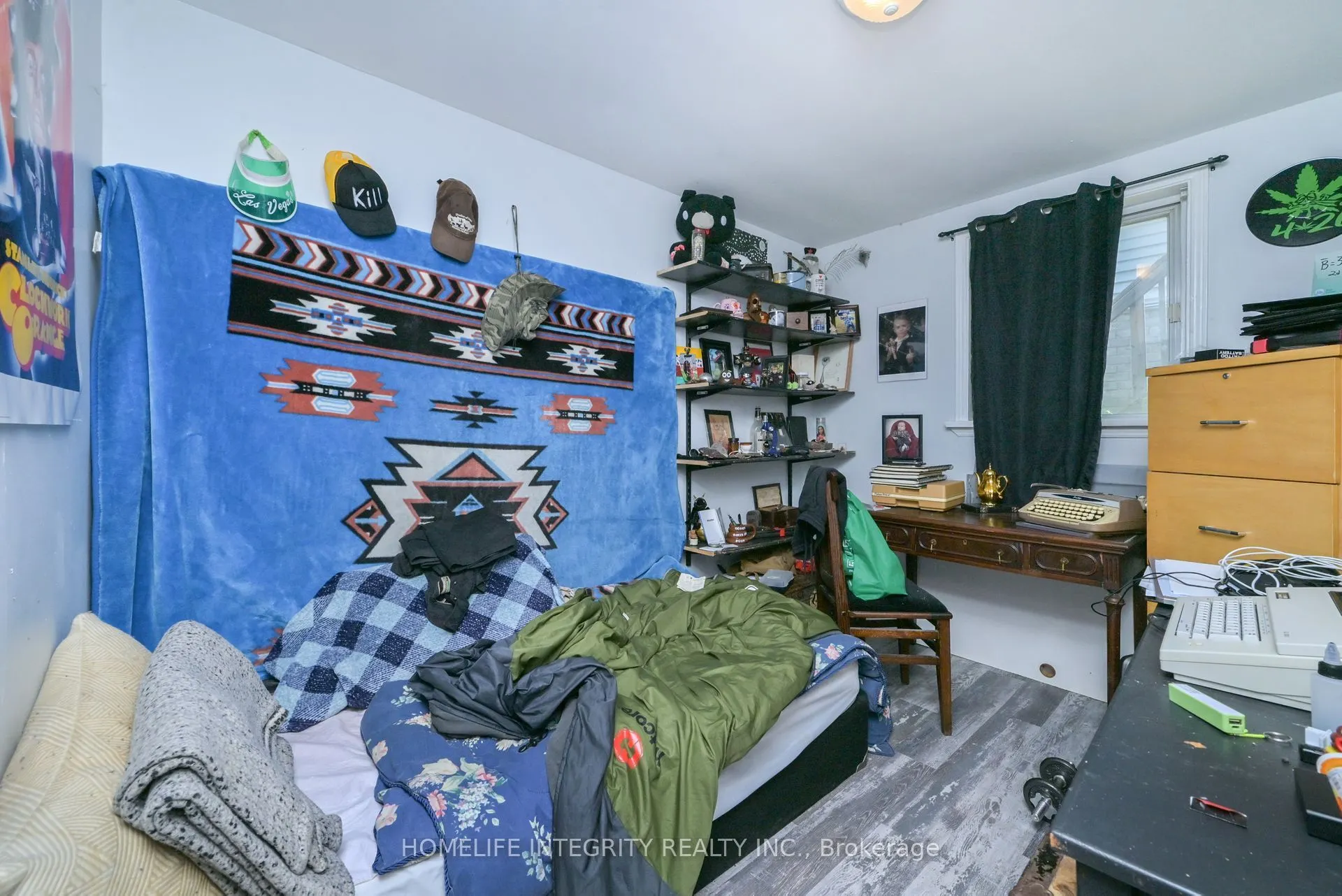 254 Centre Street E