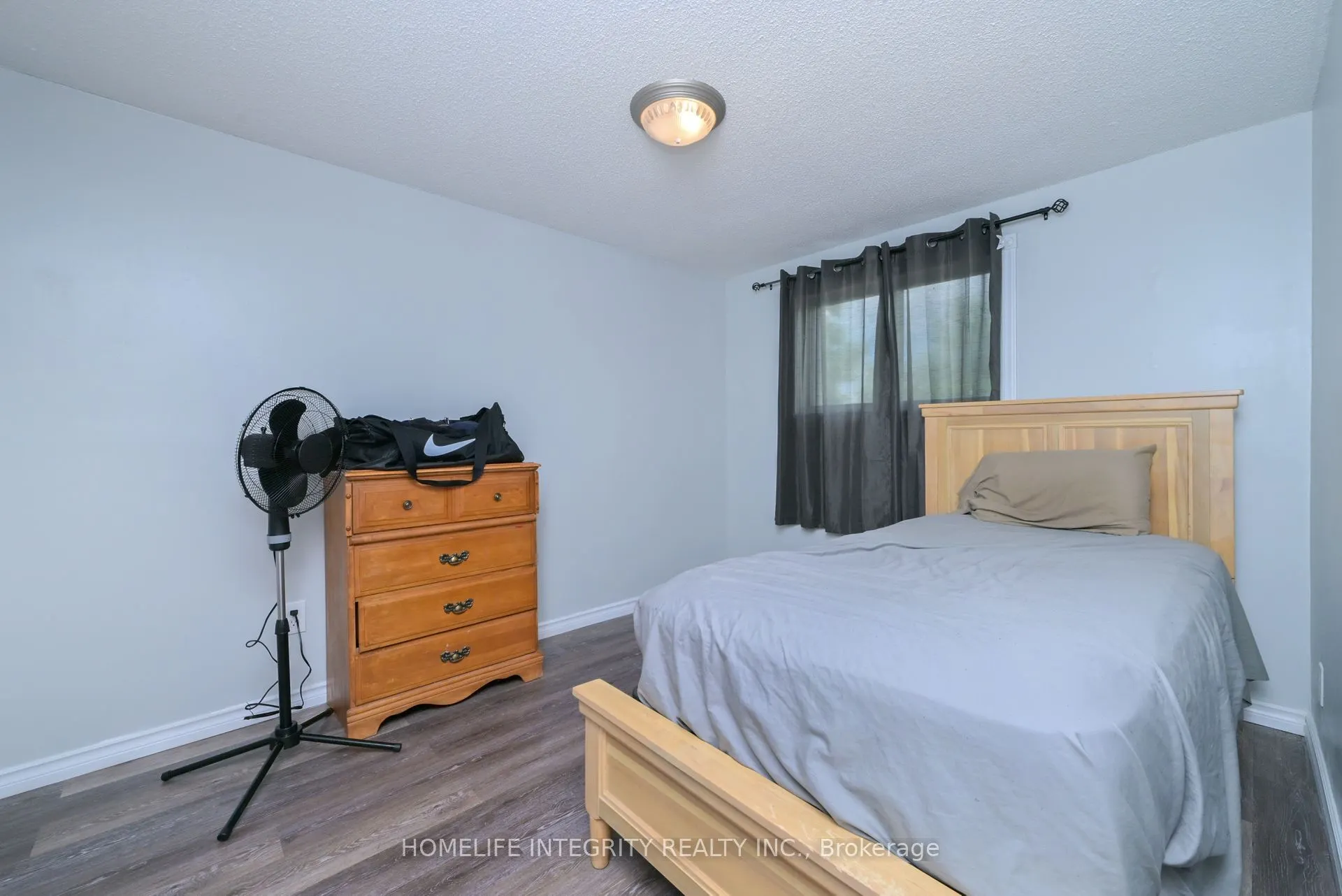 254 Centre Street E