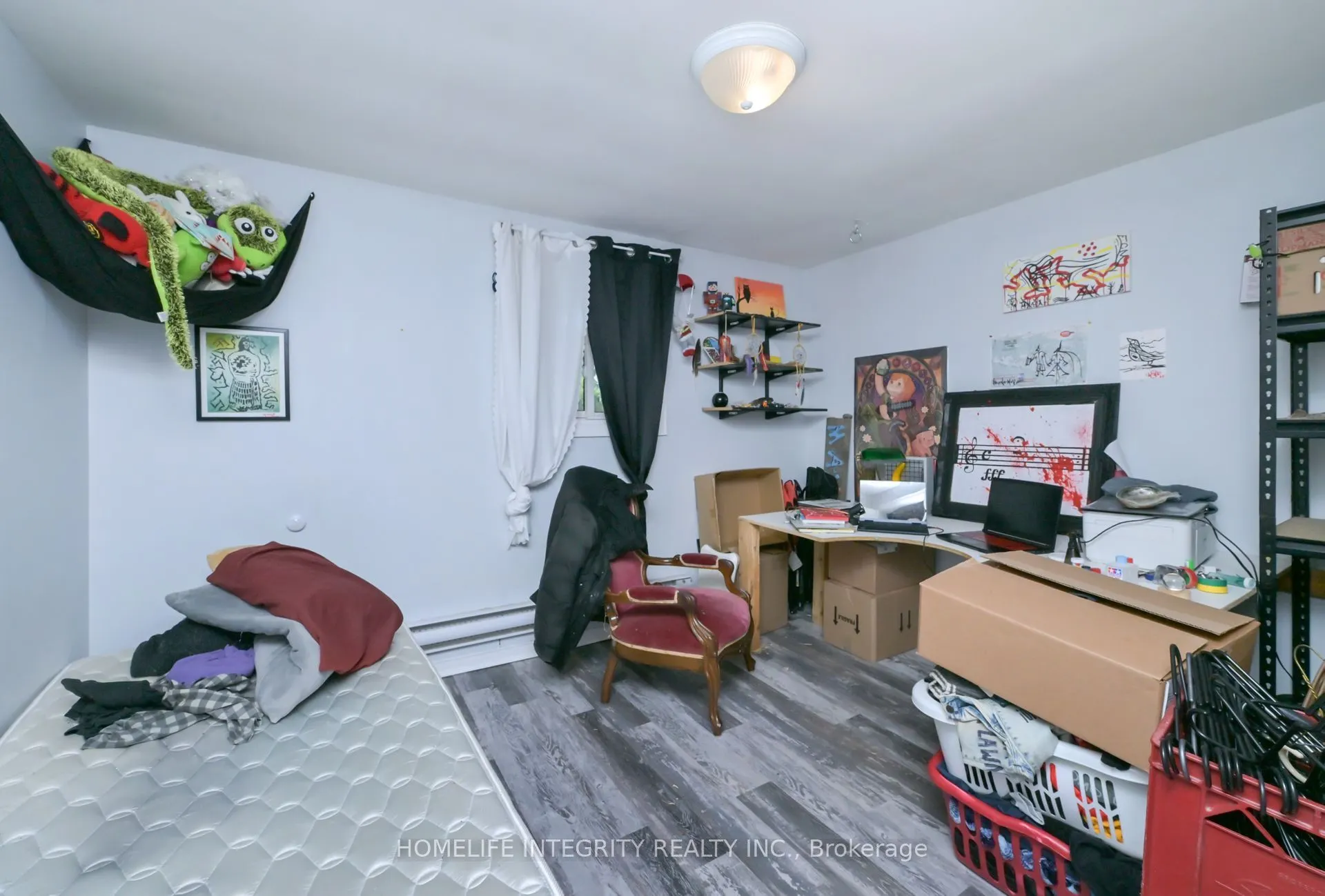254 Centre Street E