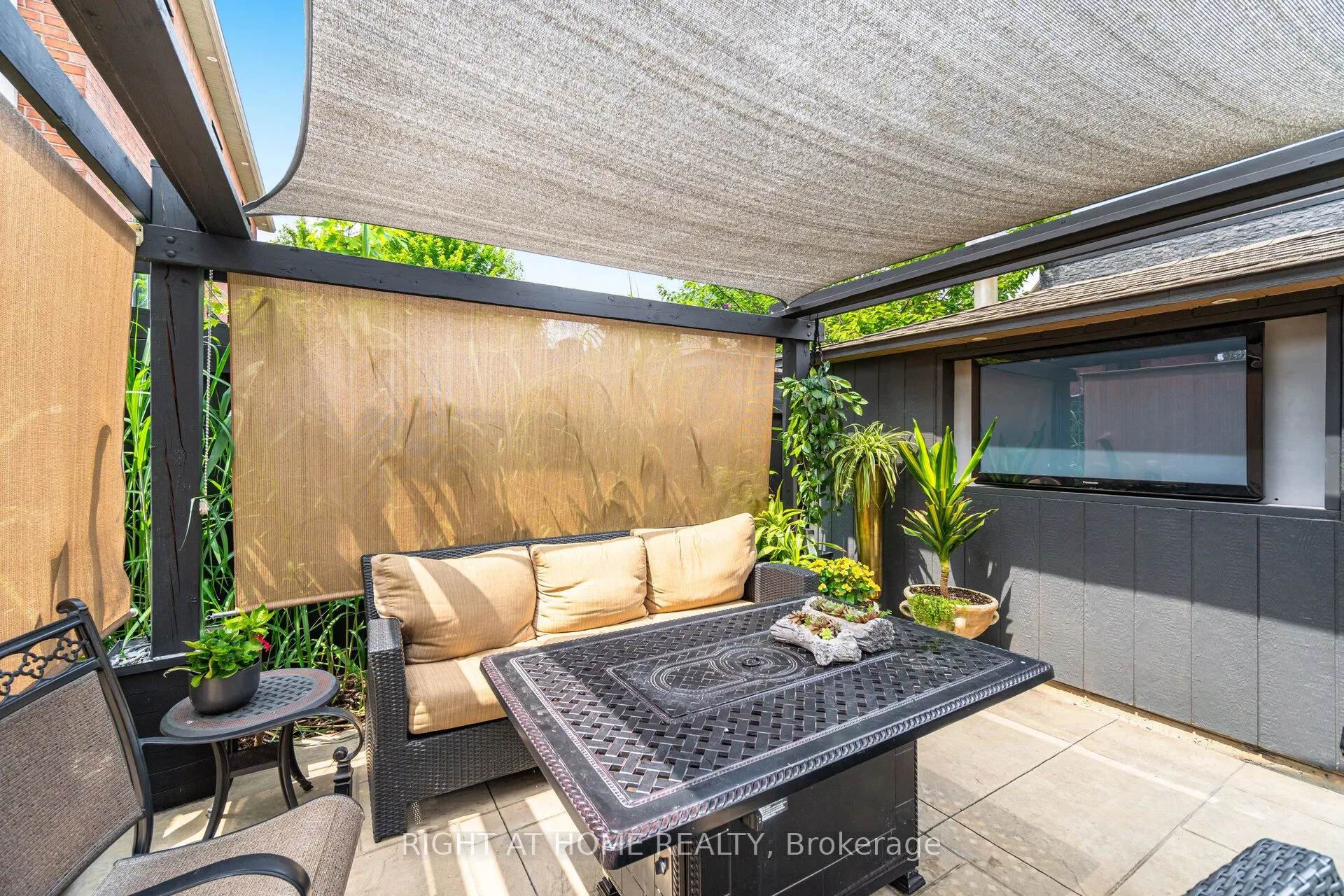 169 Green Manor Crescent