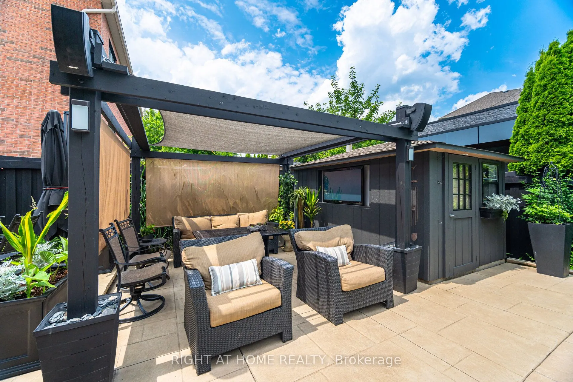 169 Green Manor Crescent