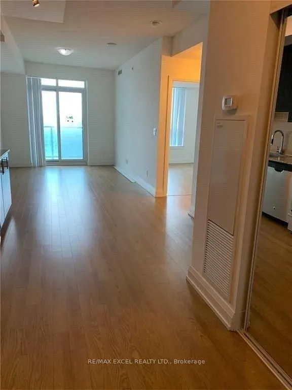 7171 Yonge Street, #1605