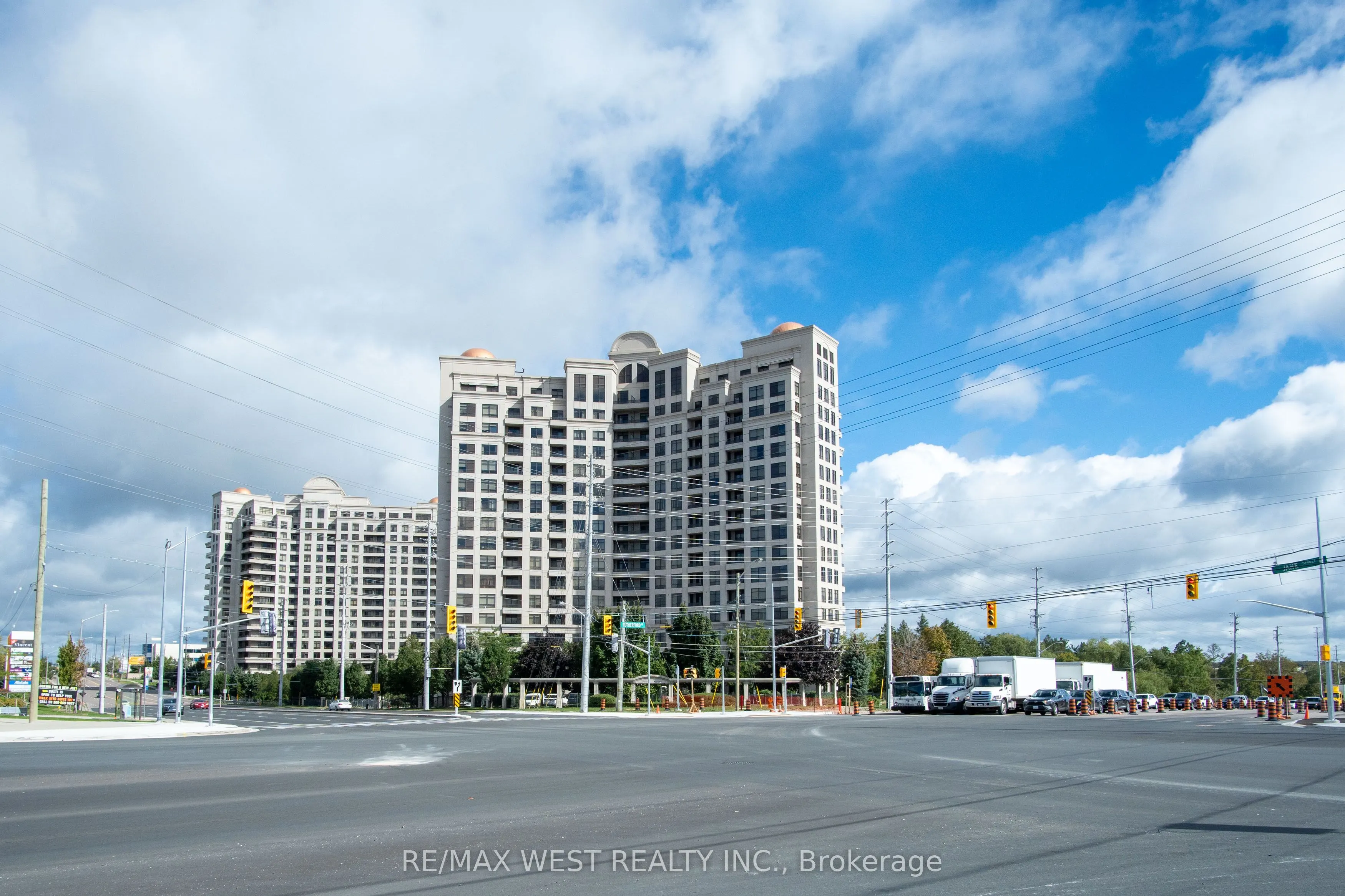 9225 Jane Street, #916