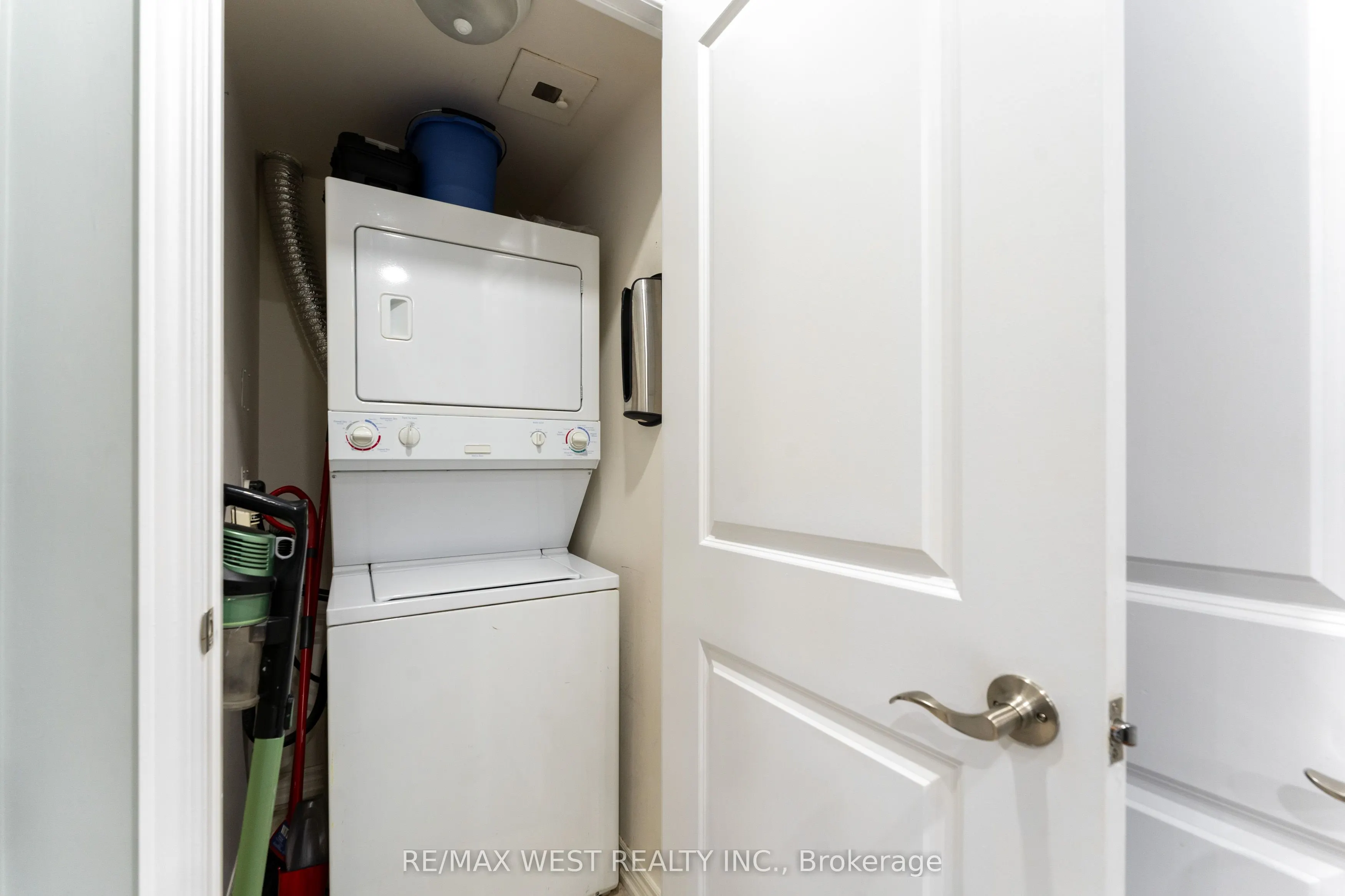 9225 Jane Street, #916