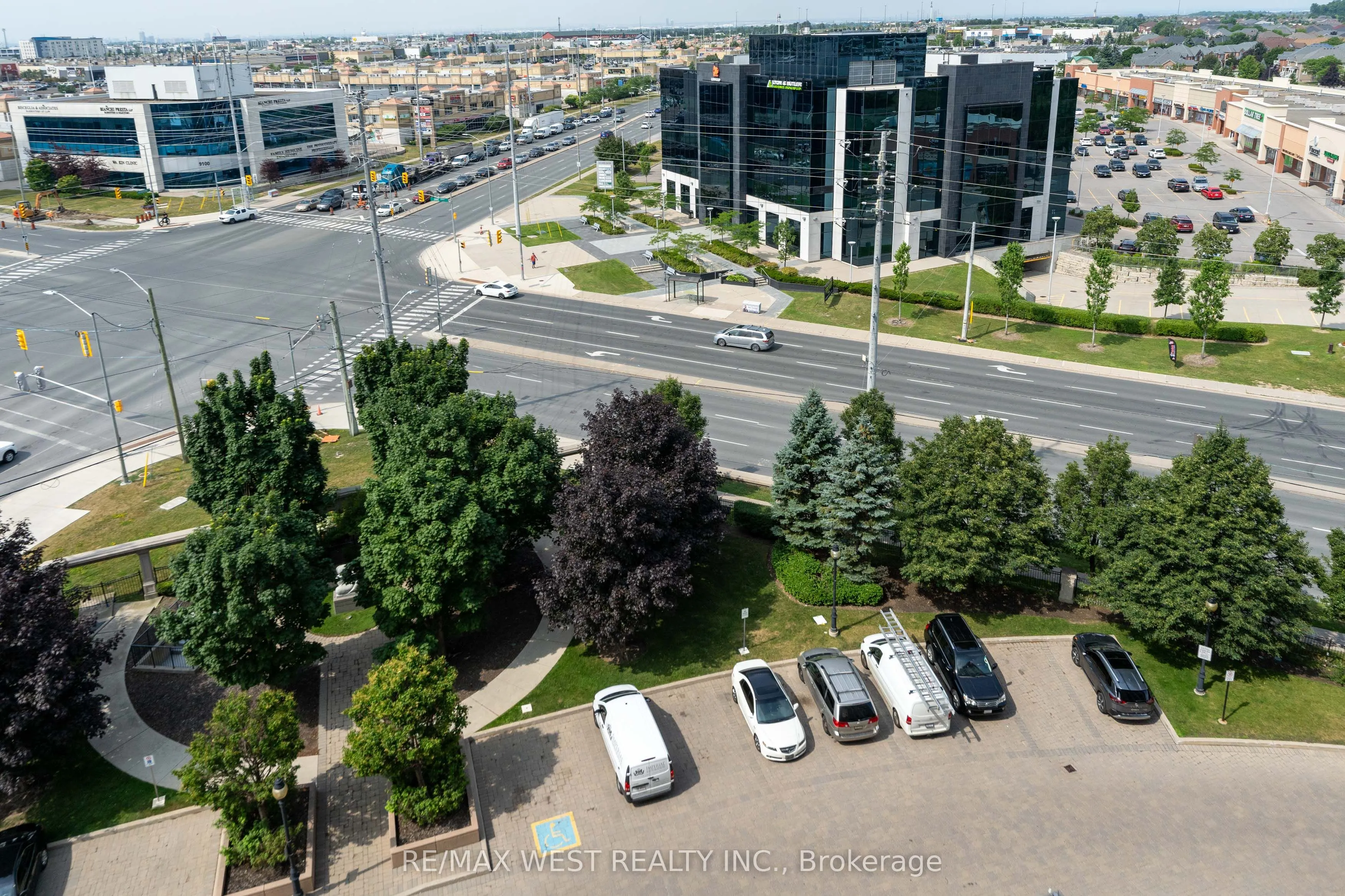 9225 Jane Street, #916