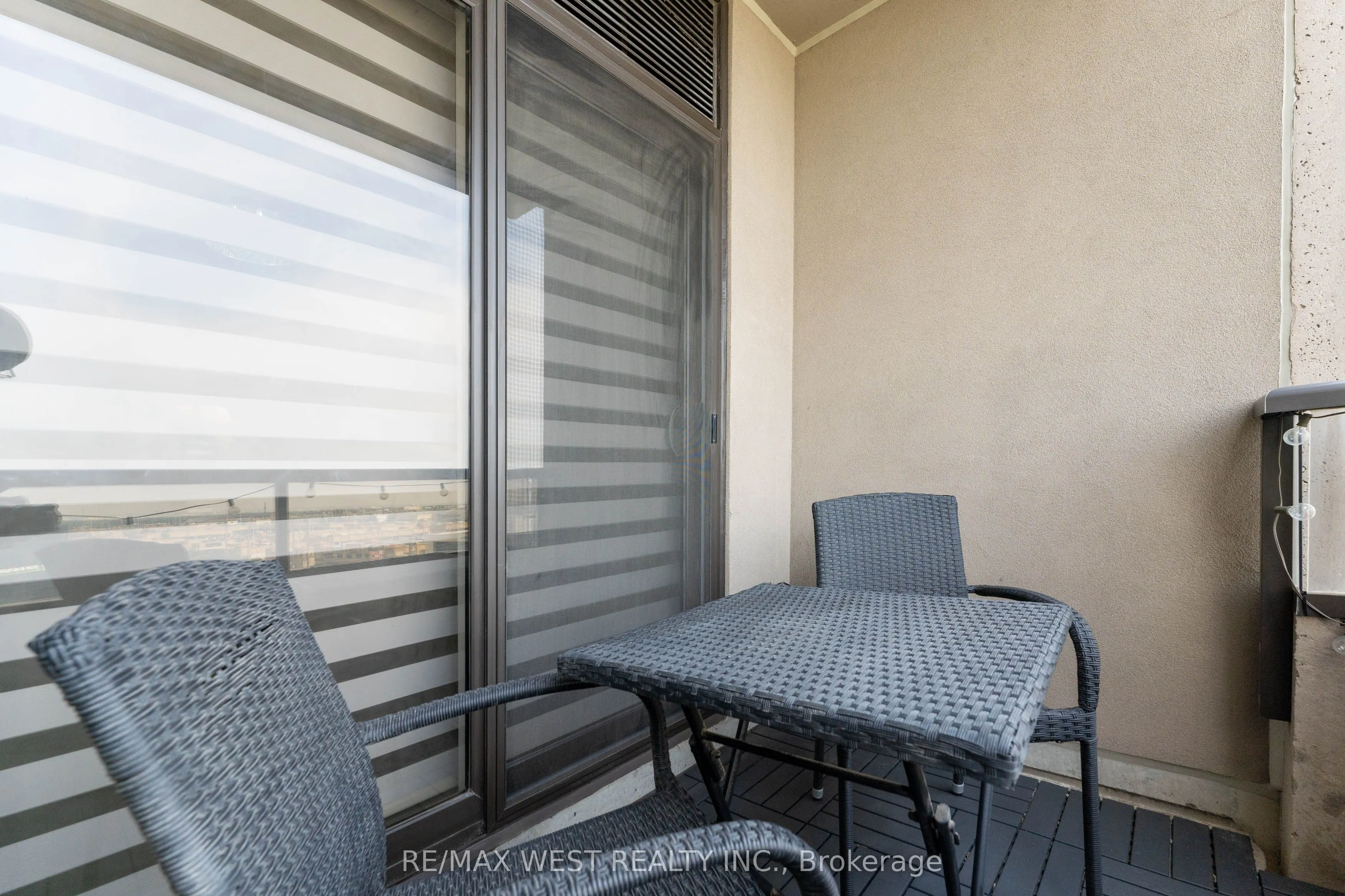 9225 Jane Street, #916