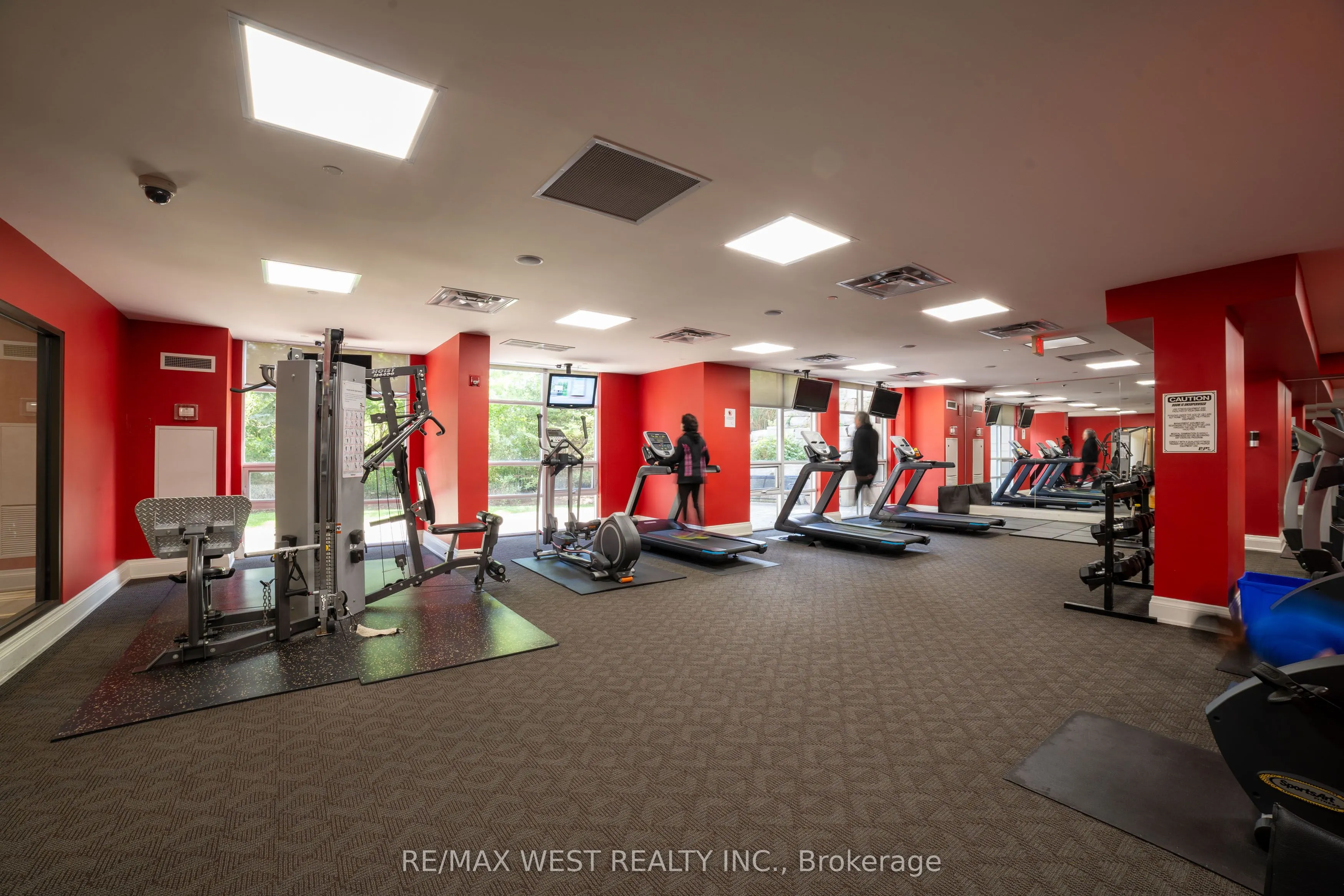 9225 Jane Street, #916