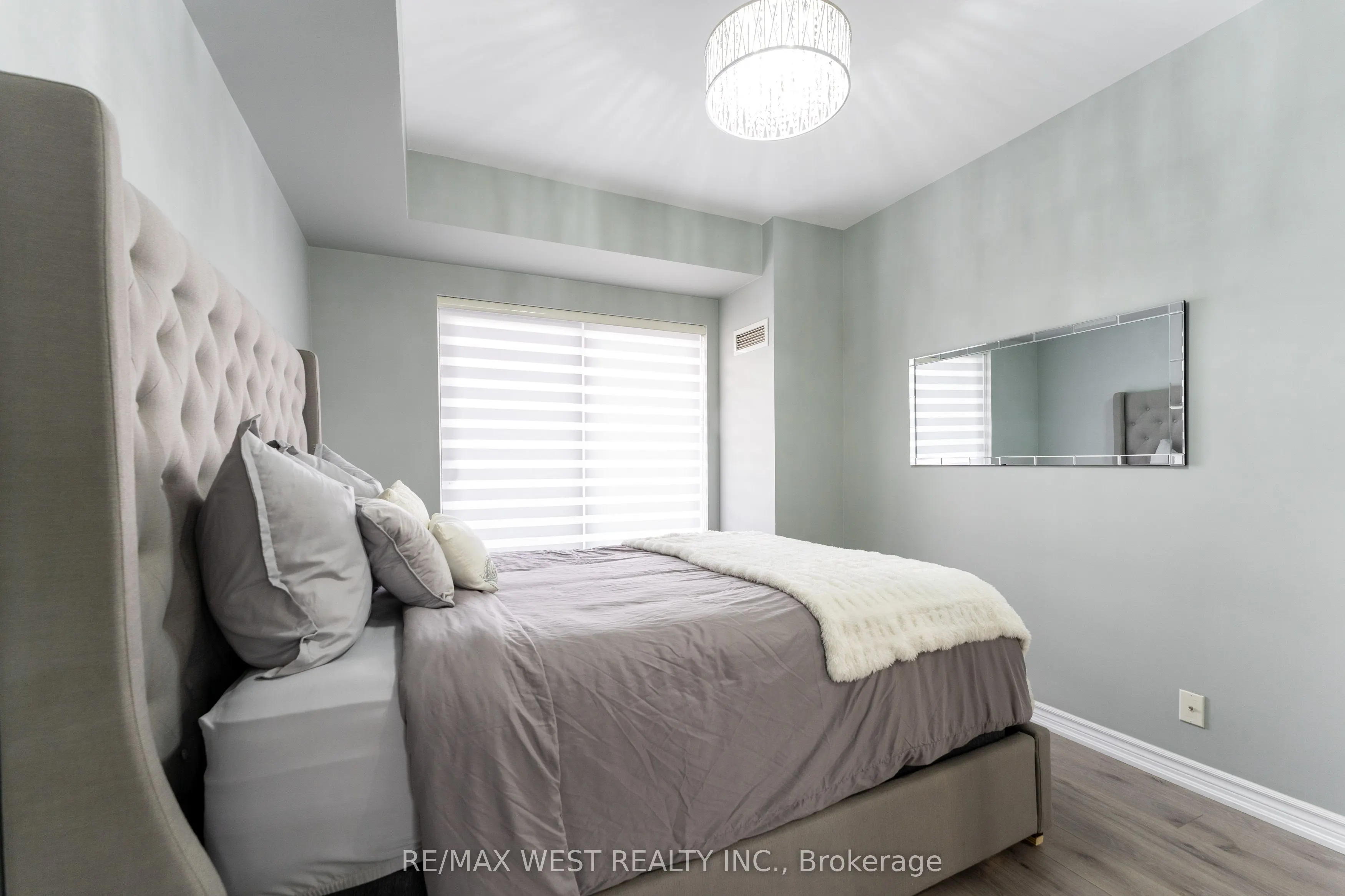 9225 Jane Street, #916