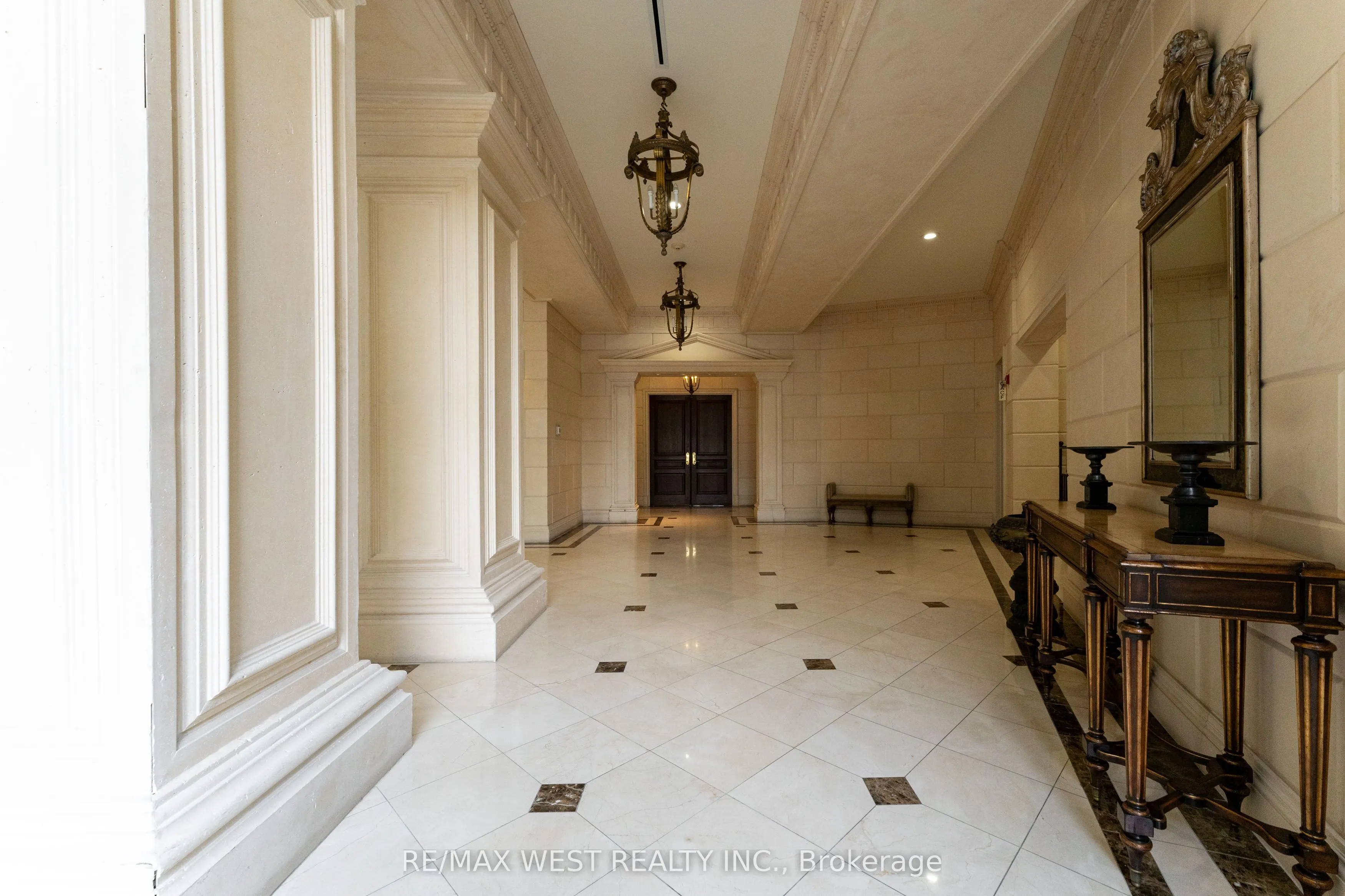 9225 Jane Street, #916