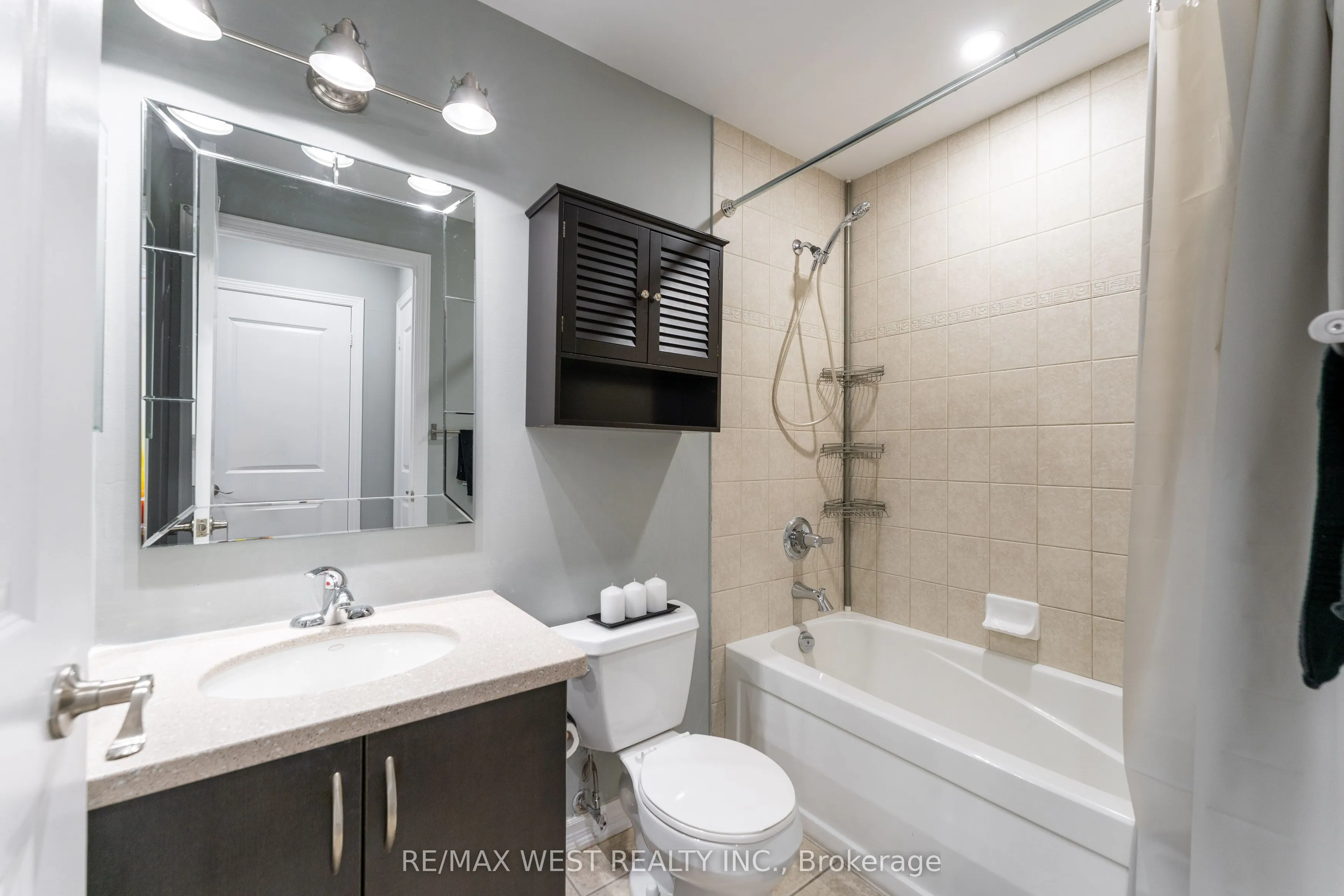 9225 Jane Street, #916