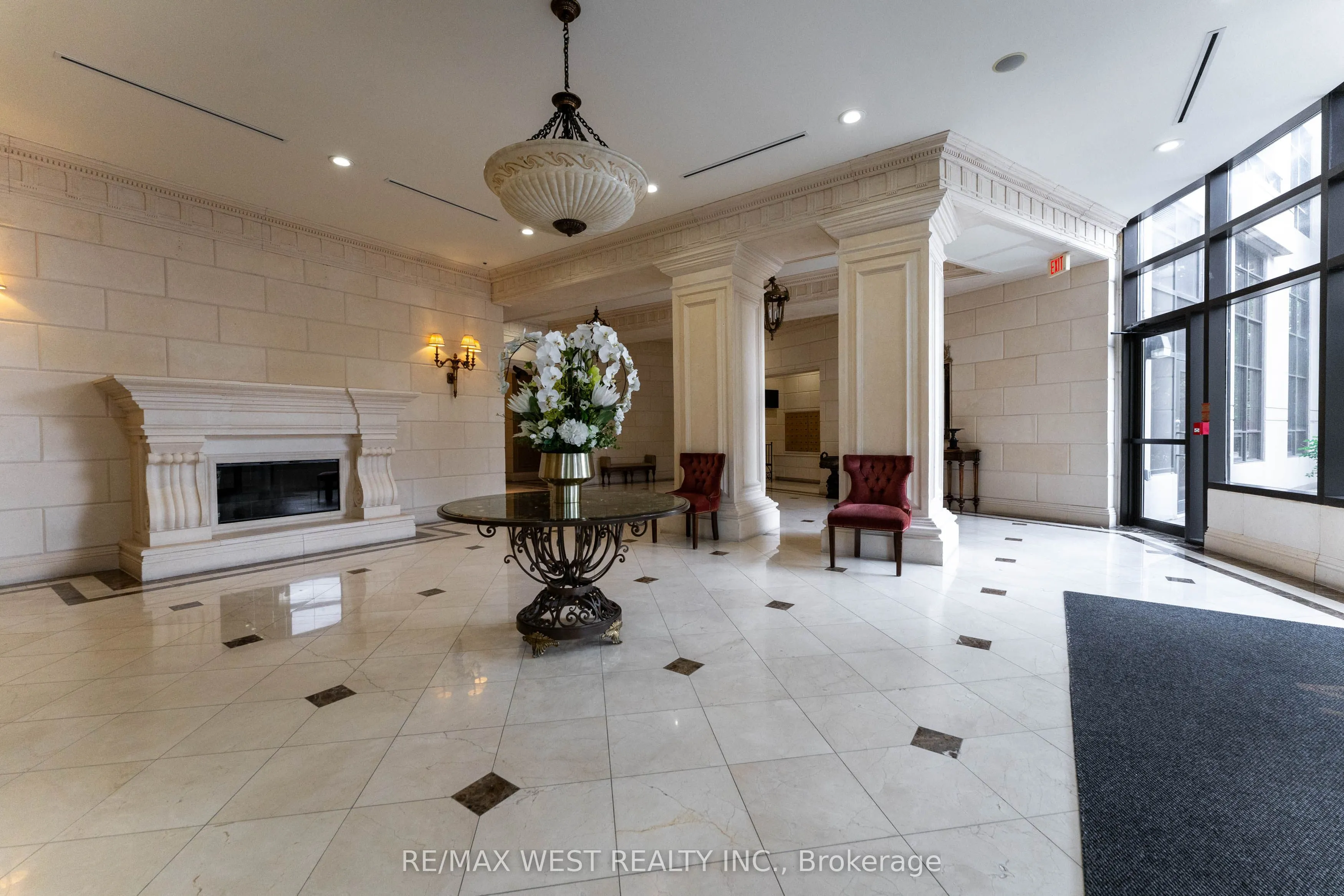 9225 Jane Street, #916