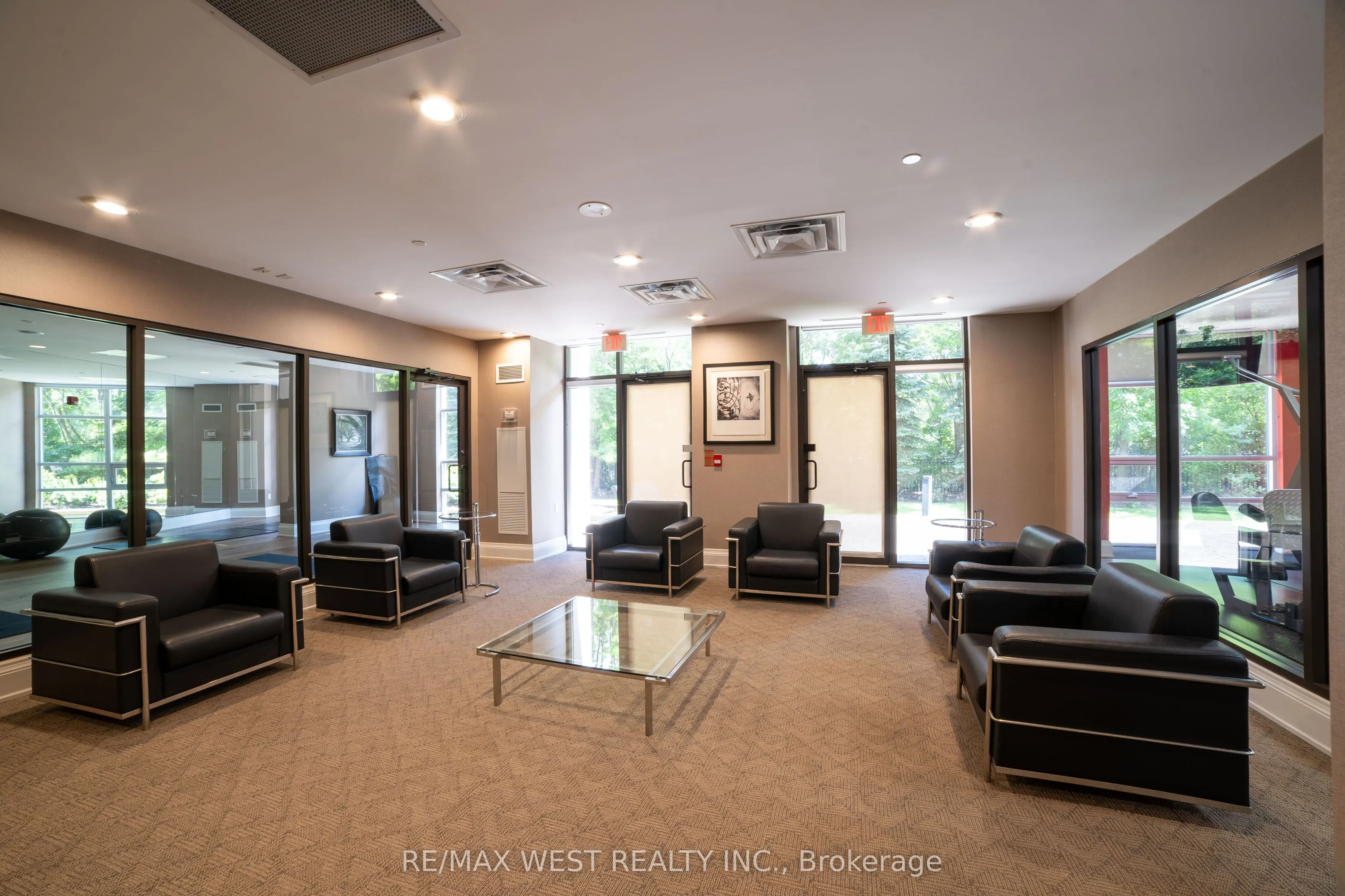 9225 Jane Street, #916