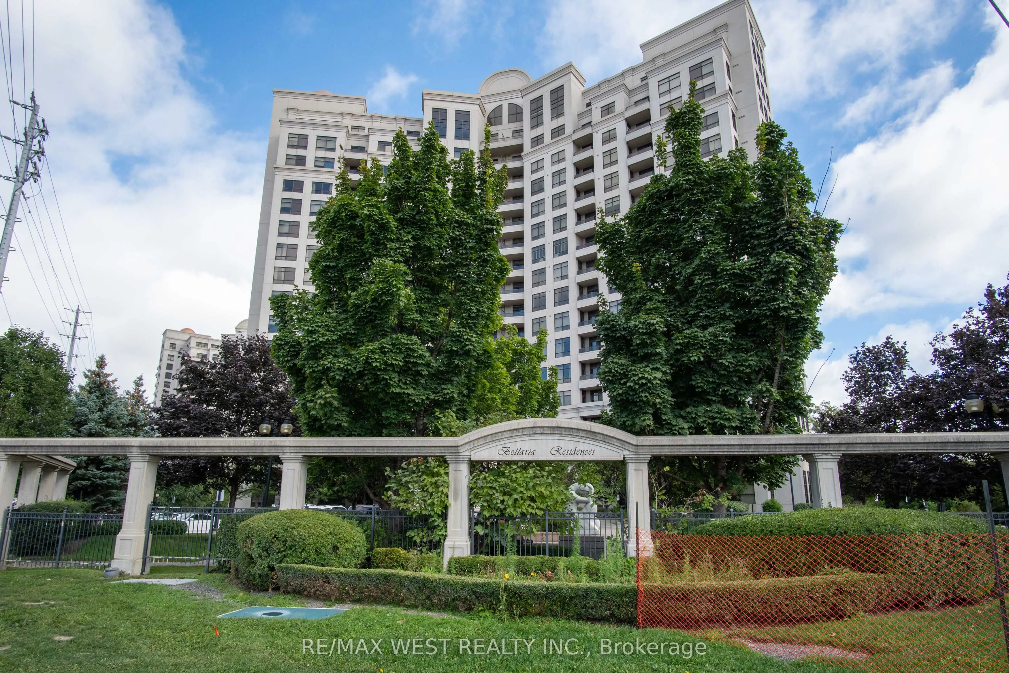 9225 Jane Street, #916