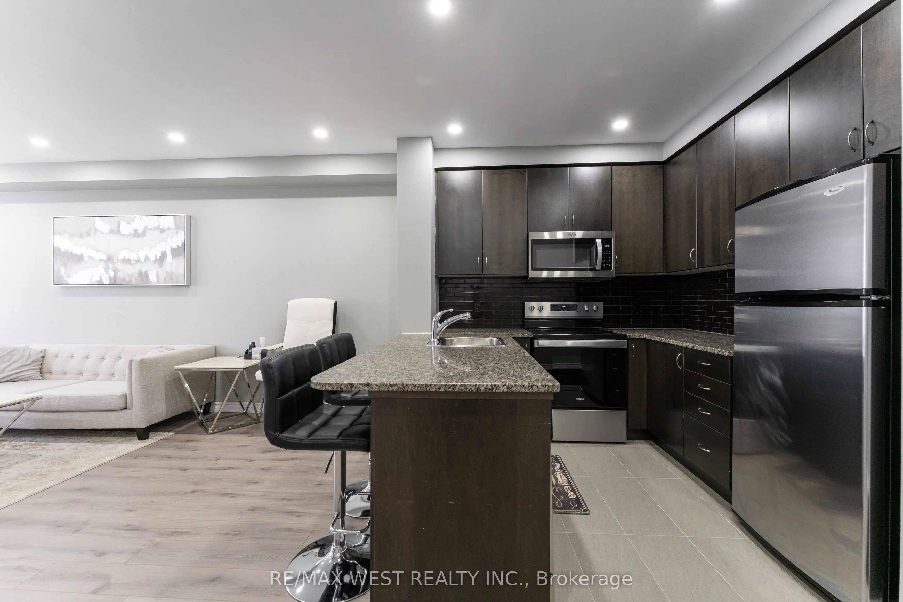 9225 Jane Street, #916