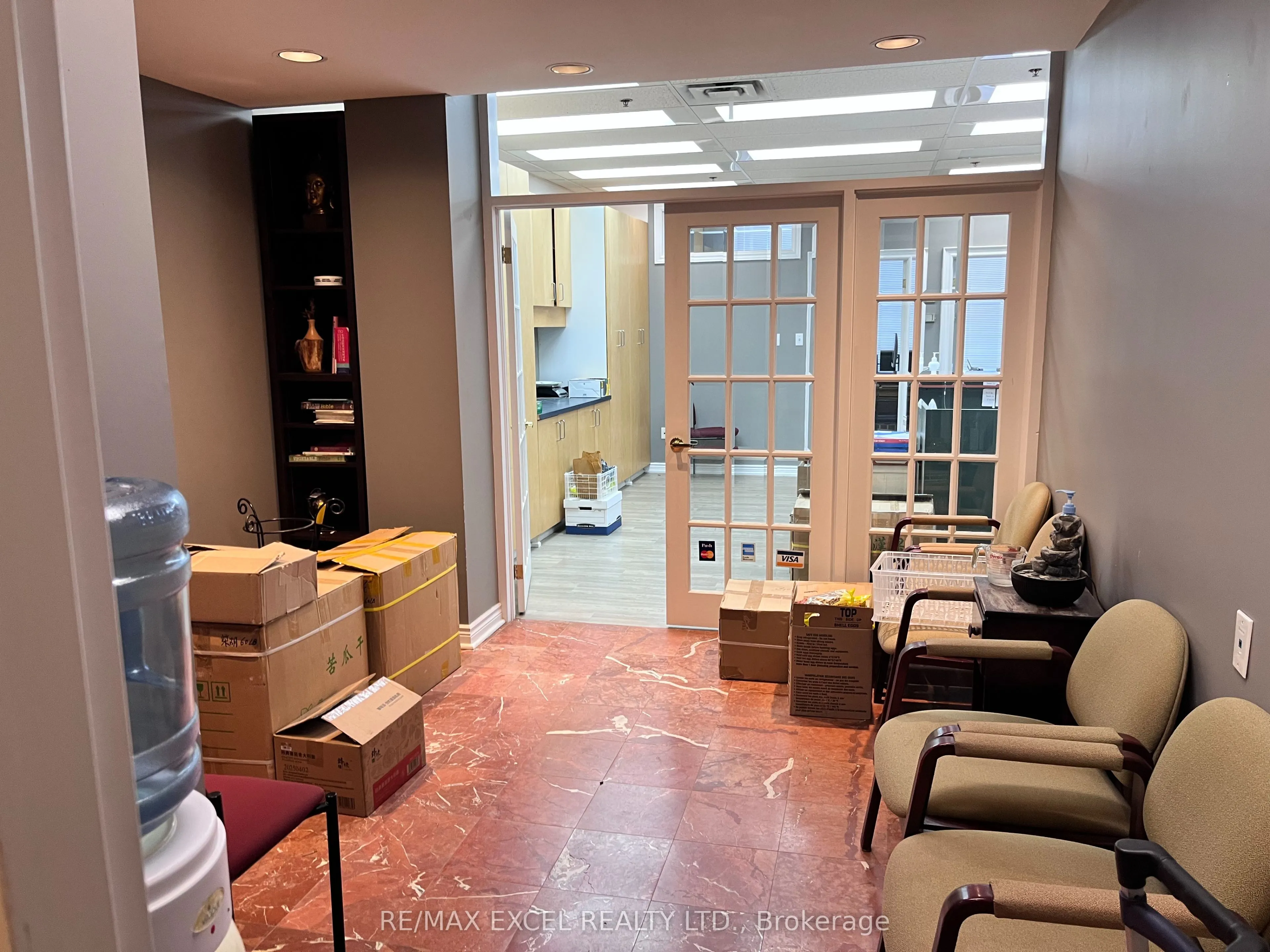 7368 Yonge Street, #201
