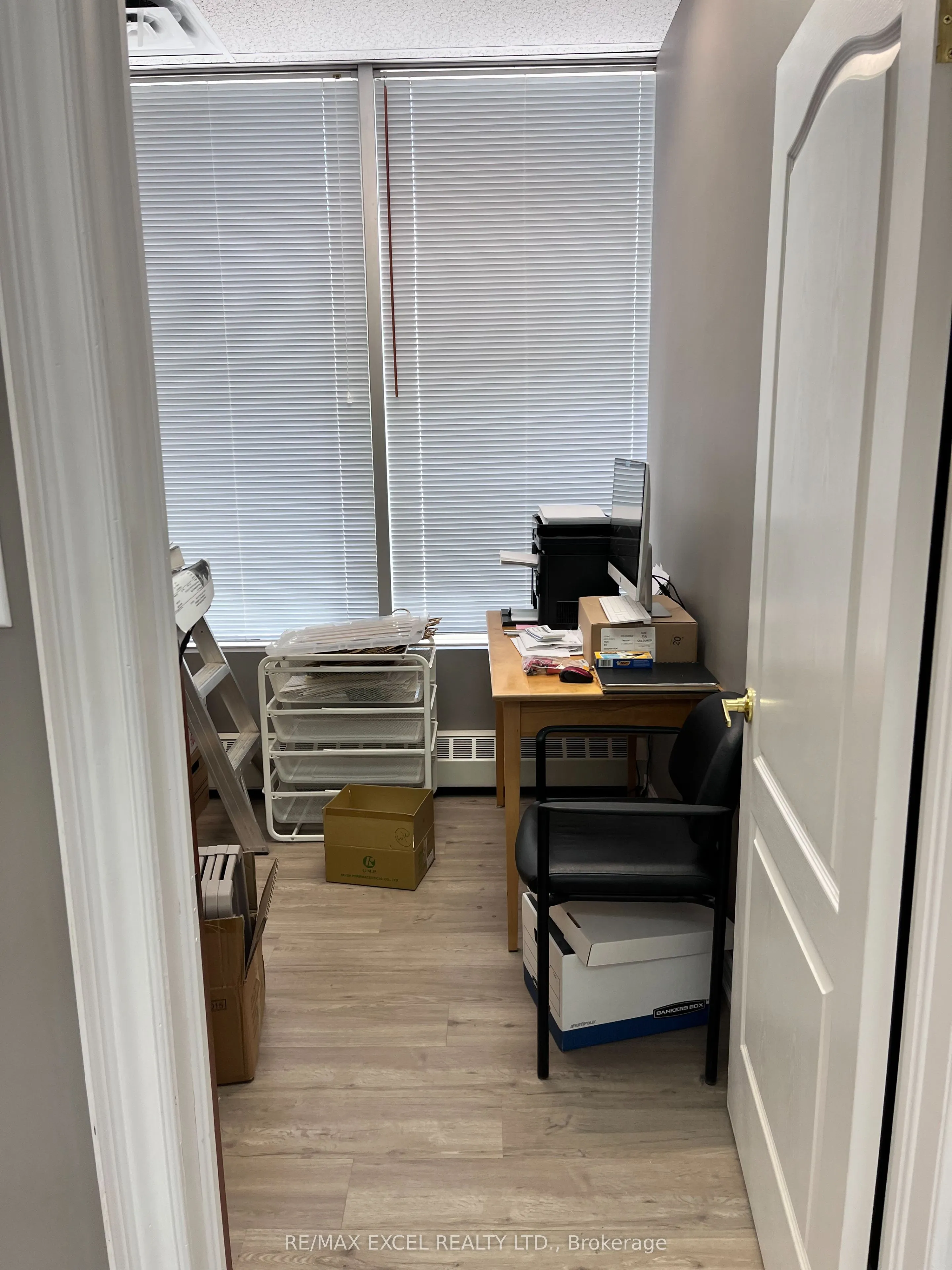 7368 Yonge Street, #201