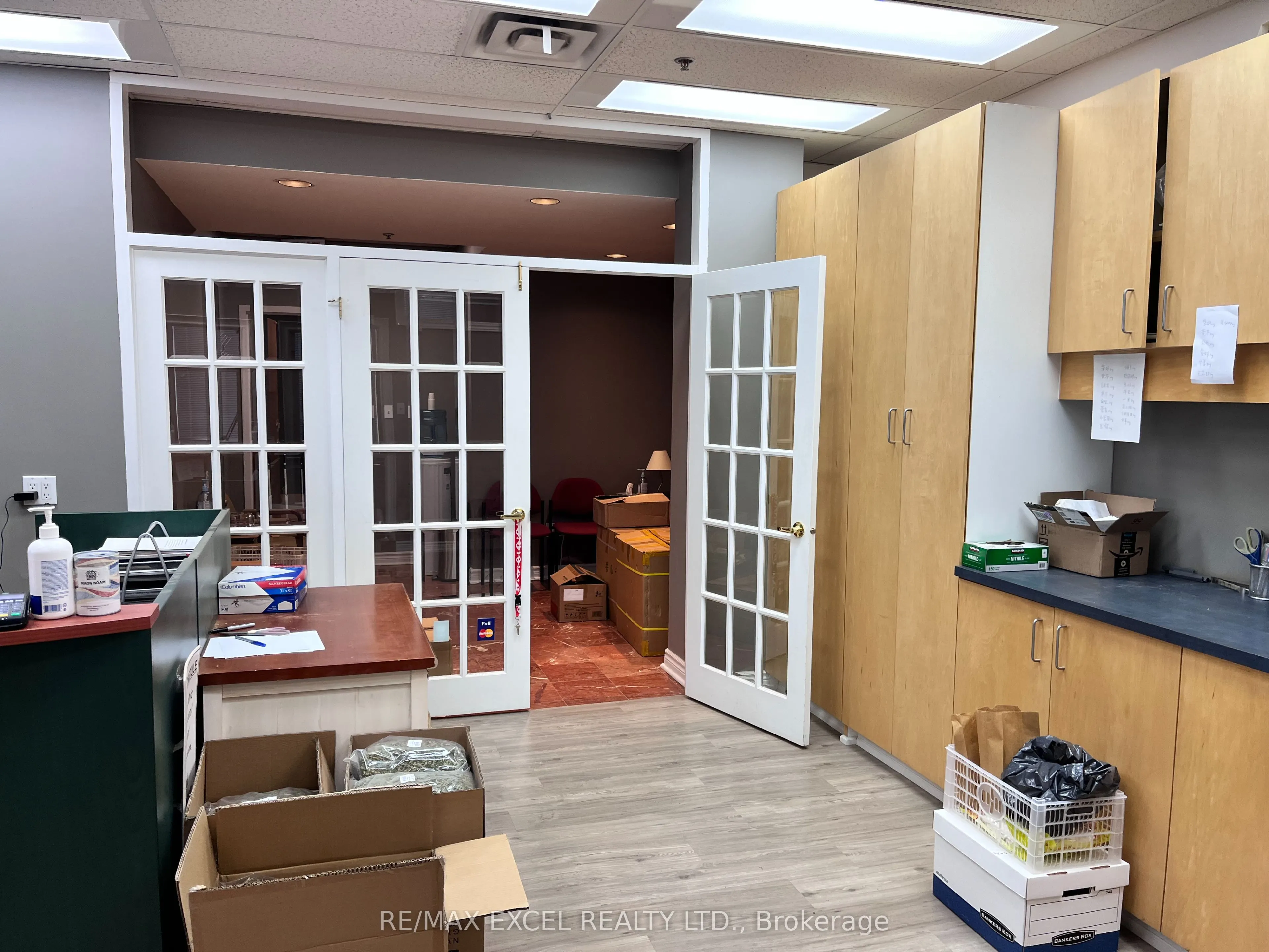 7368 Yonge Street, #201