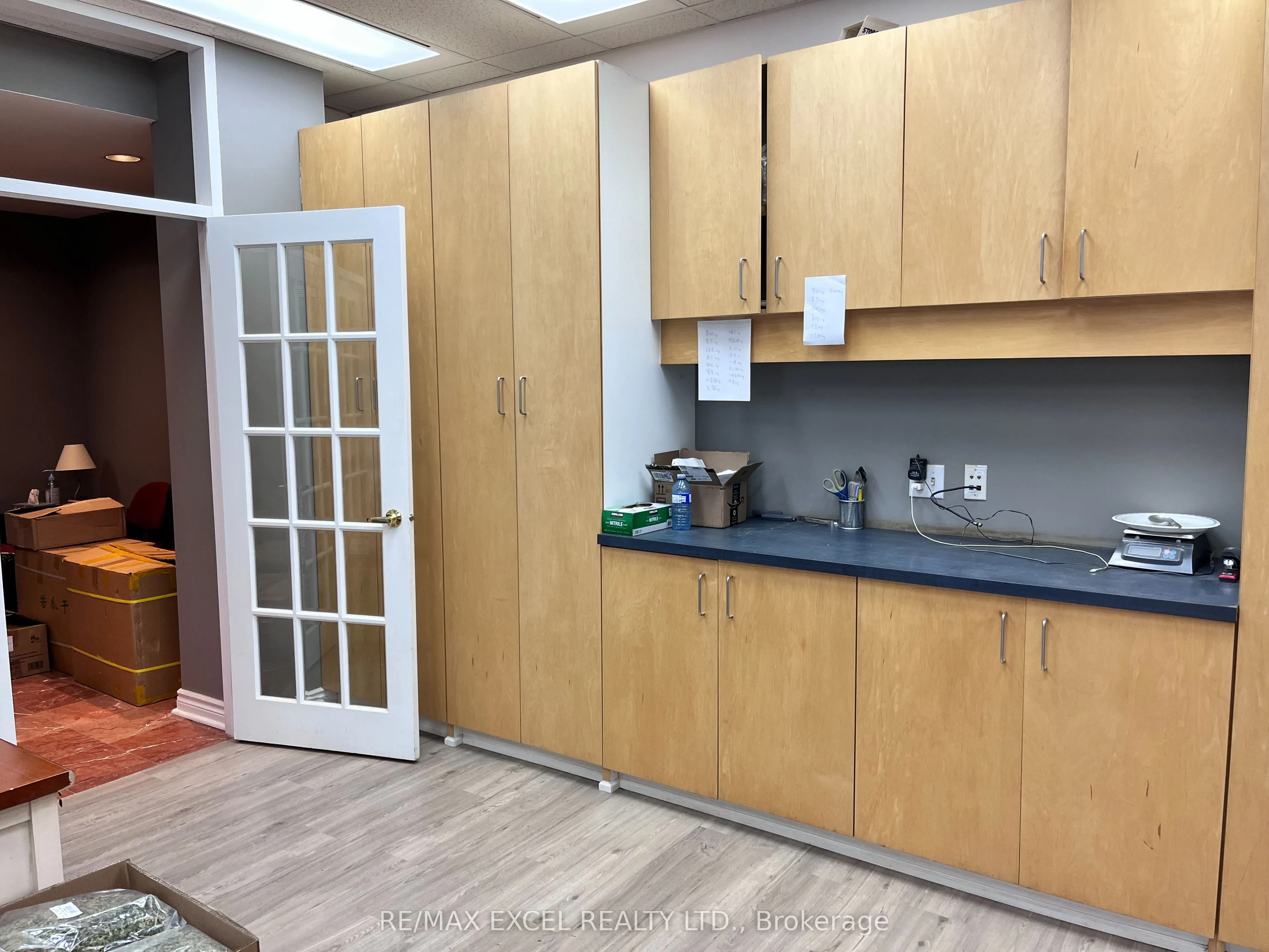 7368 Yonge Street, #201