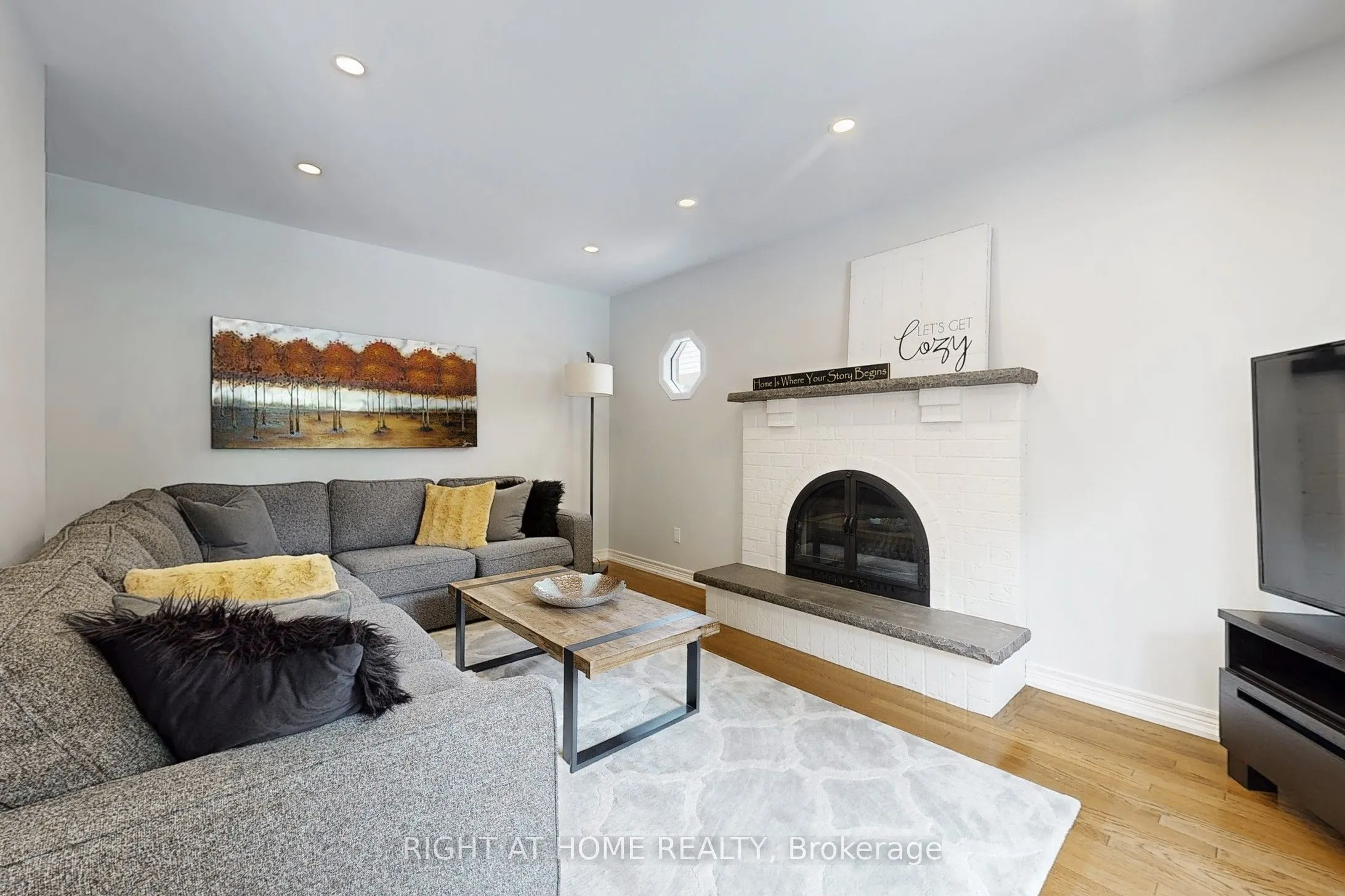 363 CROSSLAND Gate