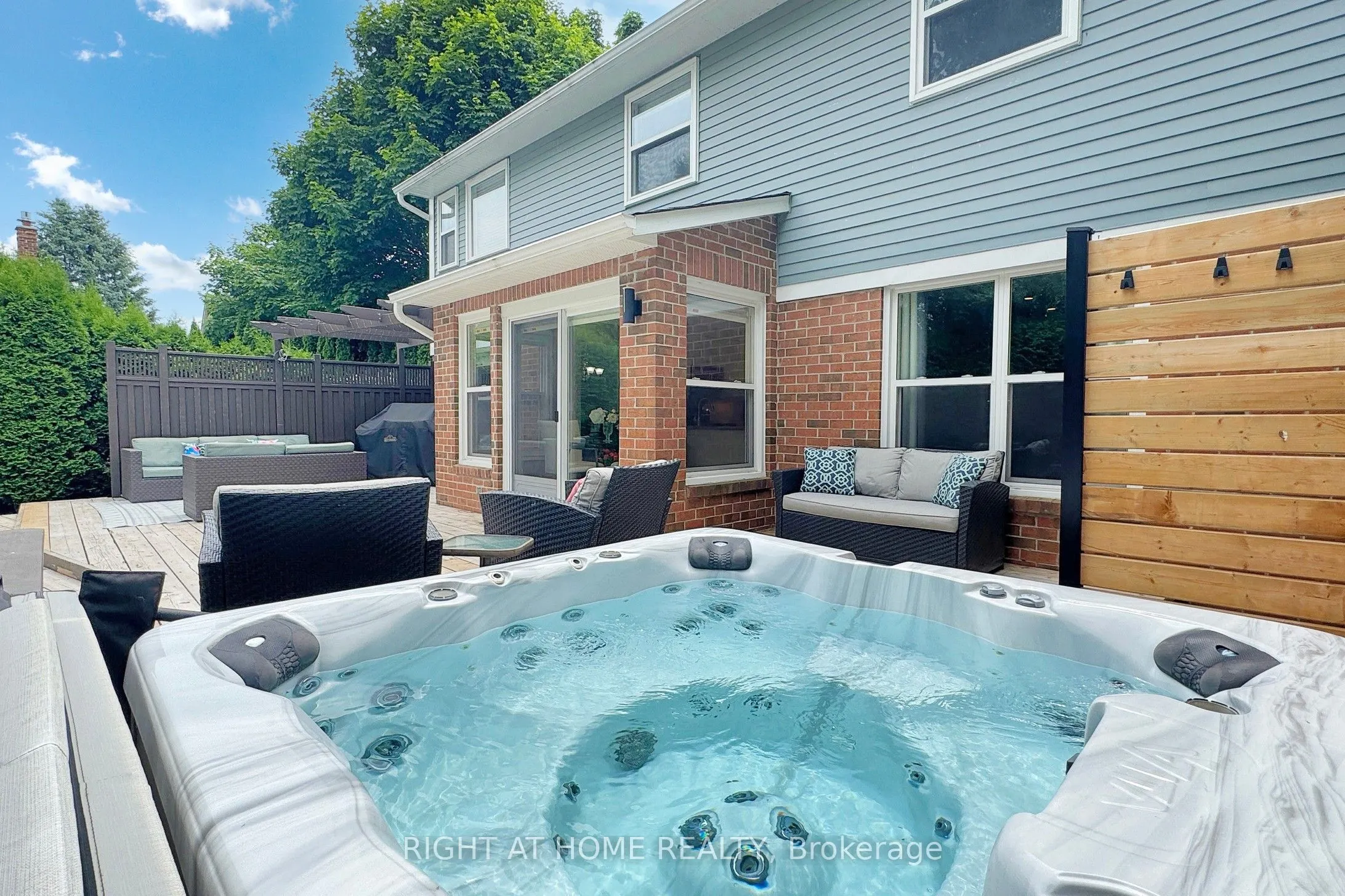 363 CROSSLAND Gate