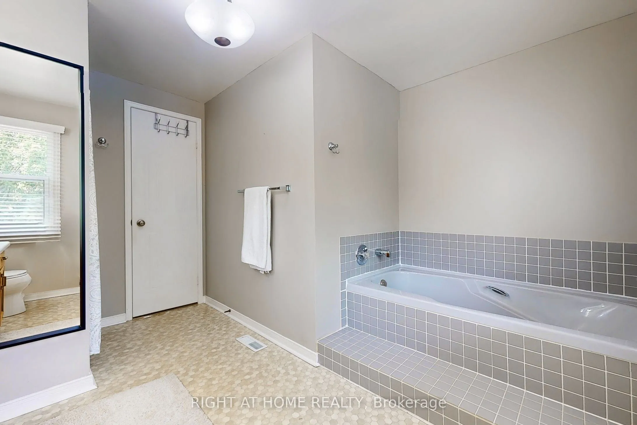 363 CROSSLAND Gate