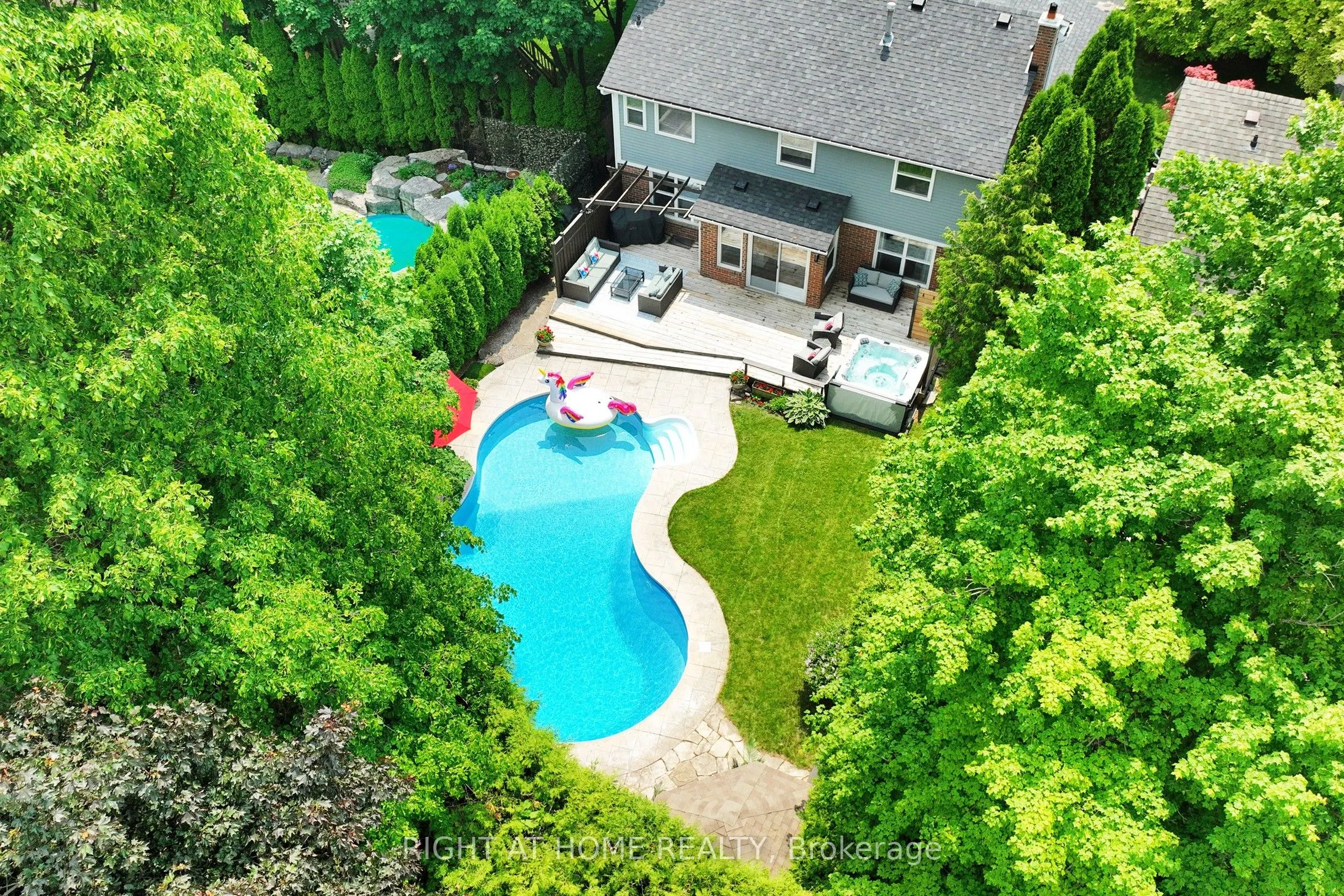 363 CROSSLAND Gate