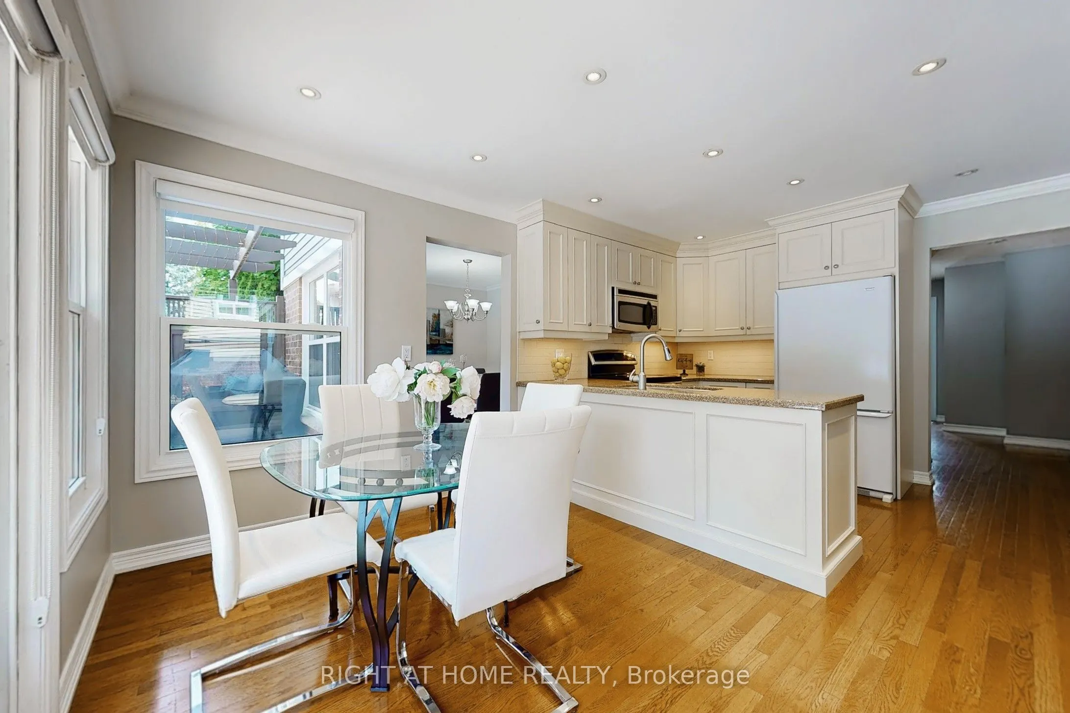 363 CROSSLAND Gate