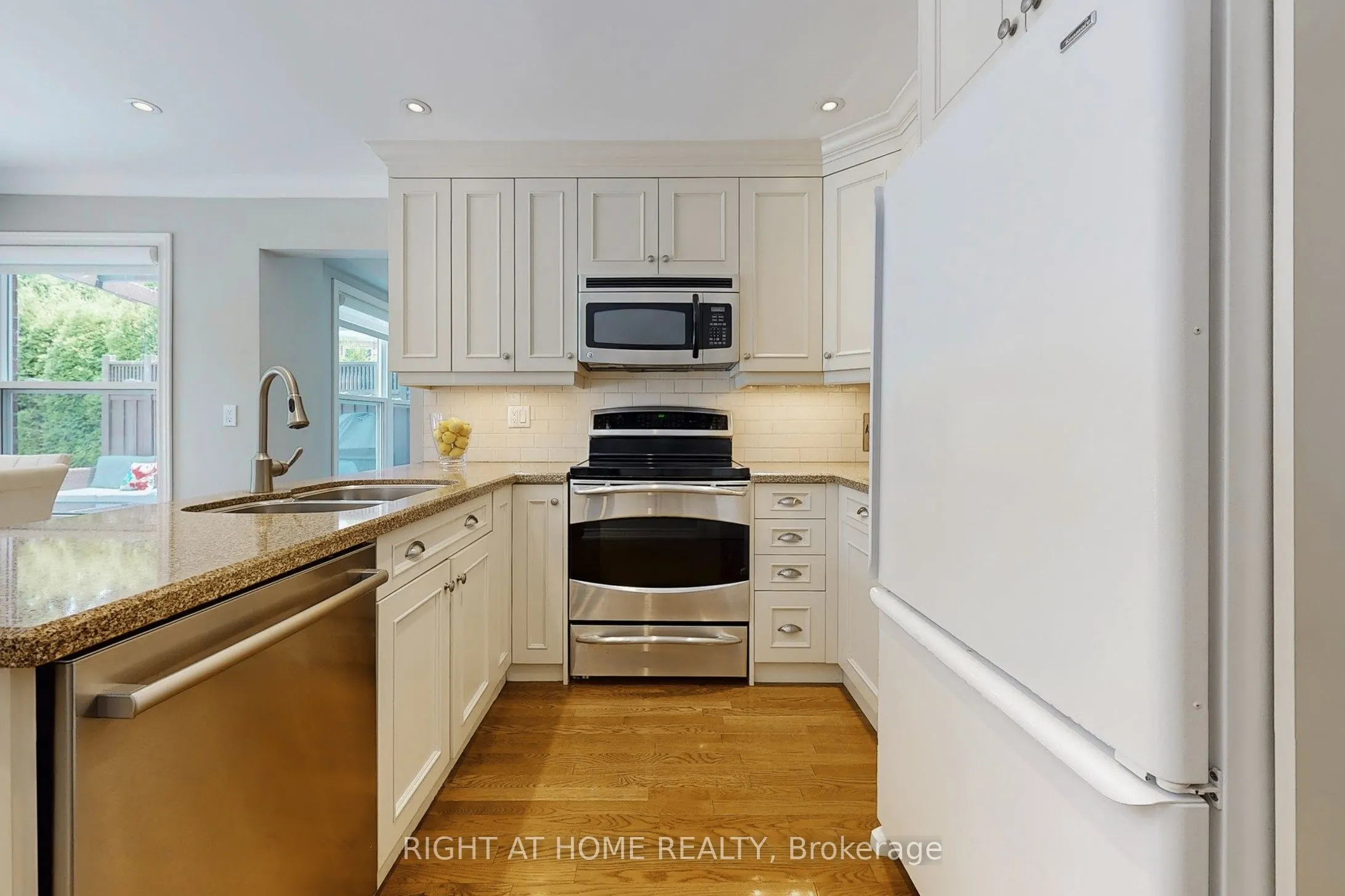 363 CROSSLAND Gate